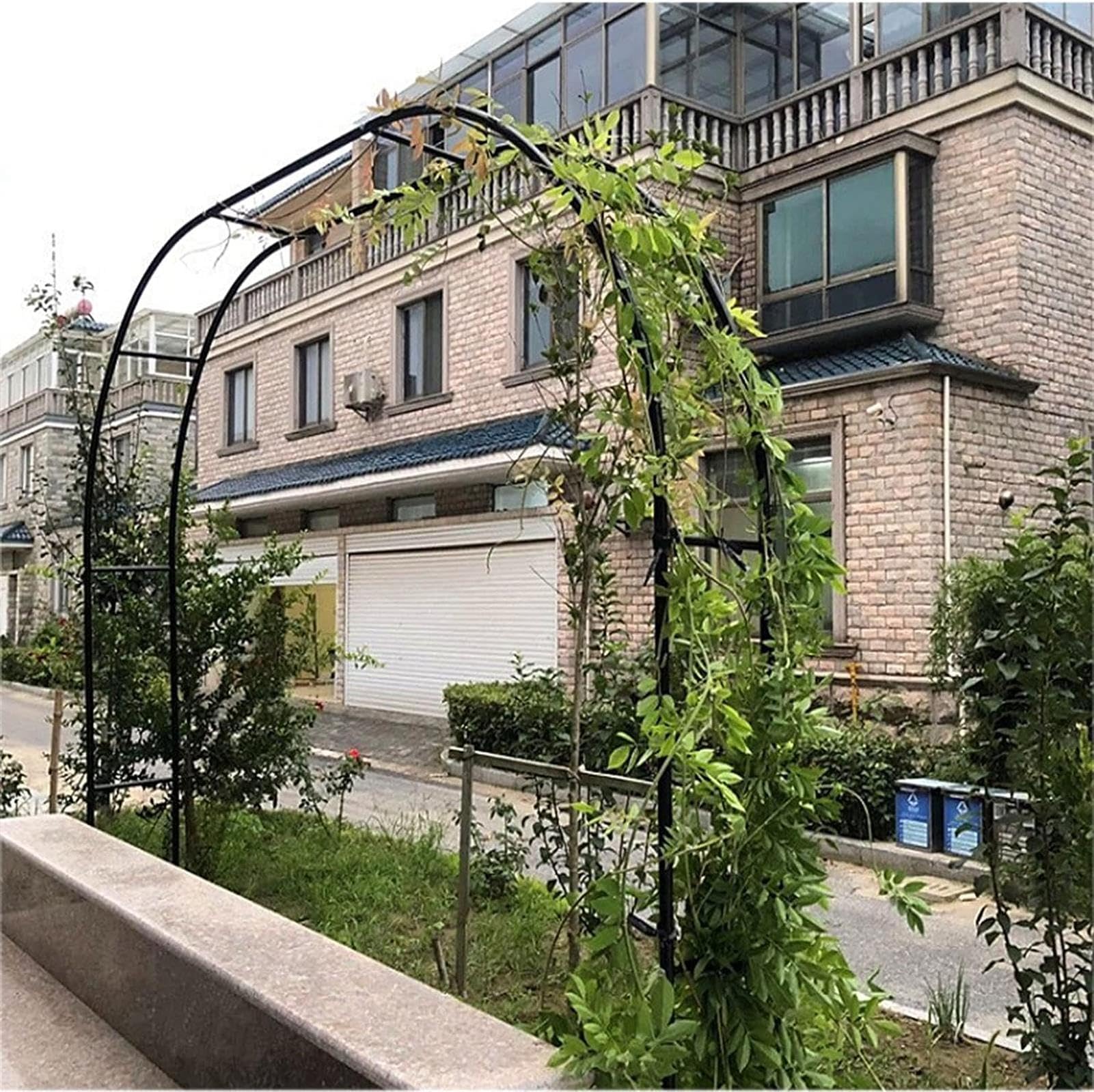 Arco de jardín de metal negro resistente a la intemperie para plantas trepadoras y vides