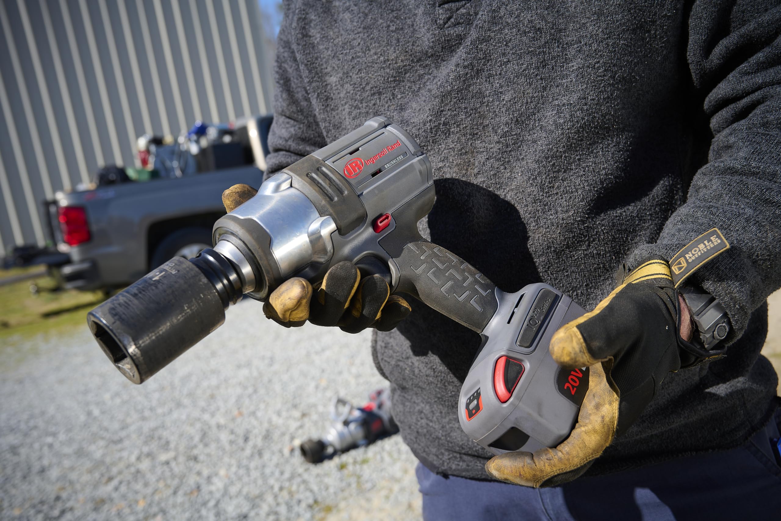 Ingersoll Rand Akumulatorowy Klucz Udarowy 2 040 Nm Momentu, Lekki Kompozytowy Korpus, Zestaw z 2 Bateriami BL2022, Ładowarką IQV20 i Walizką
