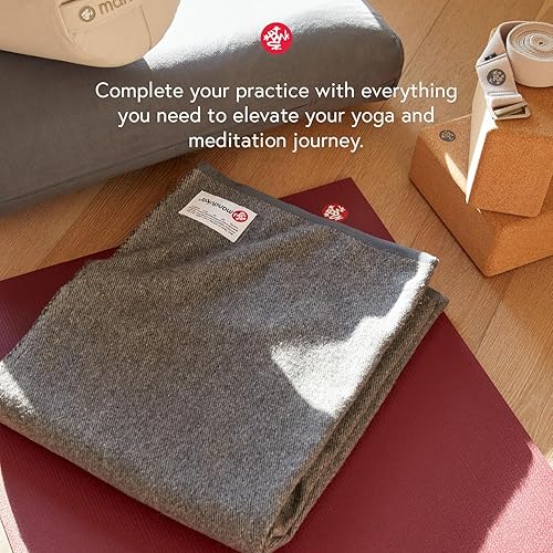 Miniatura 7 de Manduka Yogitoes - Toalla para esterilla de yoga caliente, 71 pulgadas, agarre activado por humedad, puntas de silicona patentadas, altamente