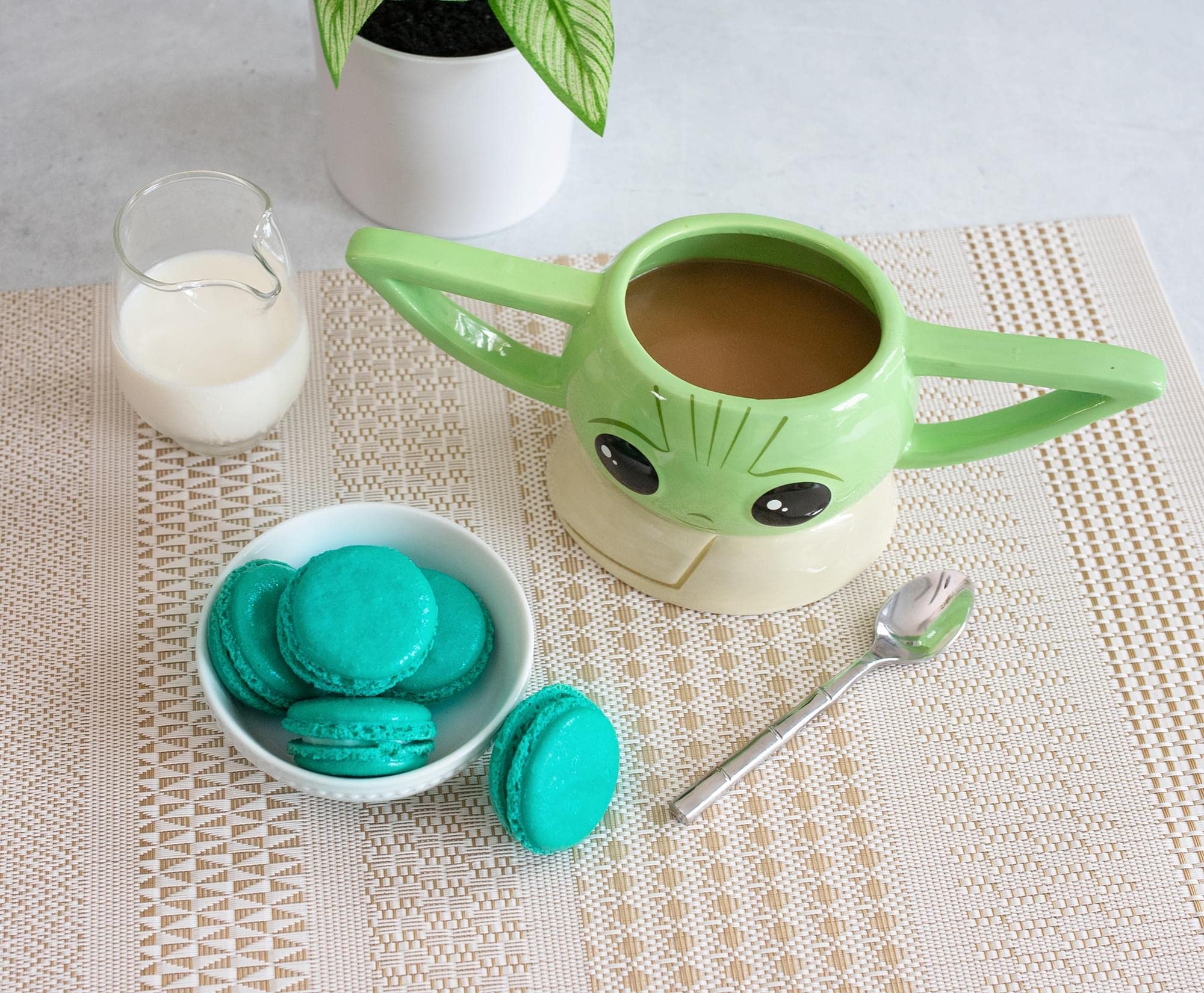 Tasse Chauffante Grogu (Mandalorien) – Uncanny Brands, Officielle, 16W, Avec Tasse Moulée