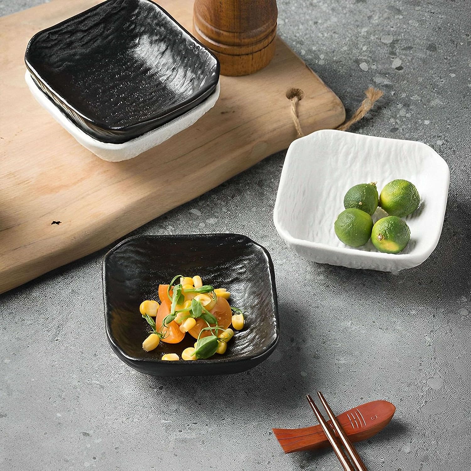 Tapas-Gerichte, Dessertschalen, Sojasaucen-Geschirr-Set, Dip-Schalen aus Keramik, Soßenschalen, Tapas-Schalen, Geschirr-Set mit Blumenmuster for Dessert, Snack-Schwarz-4er-Set ( Color : Black , Size :