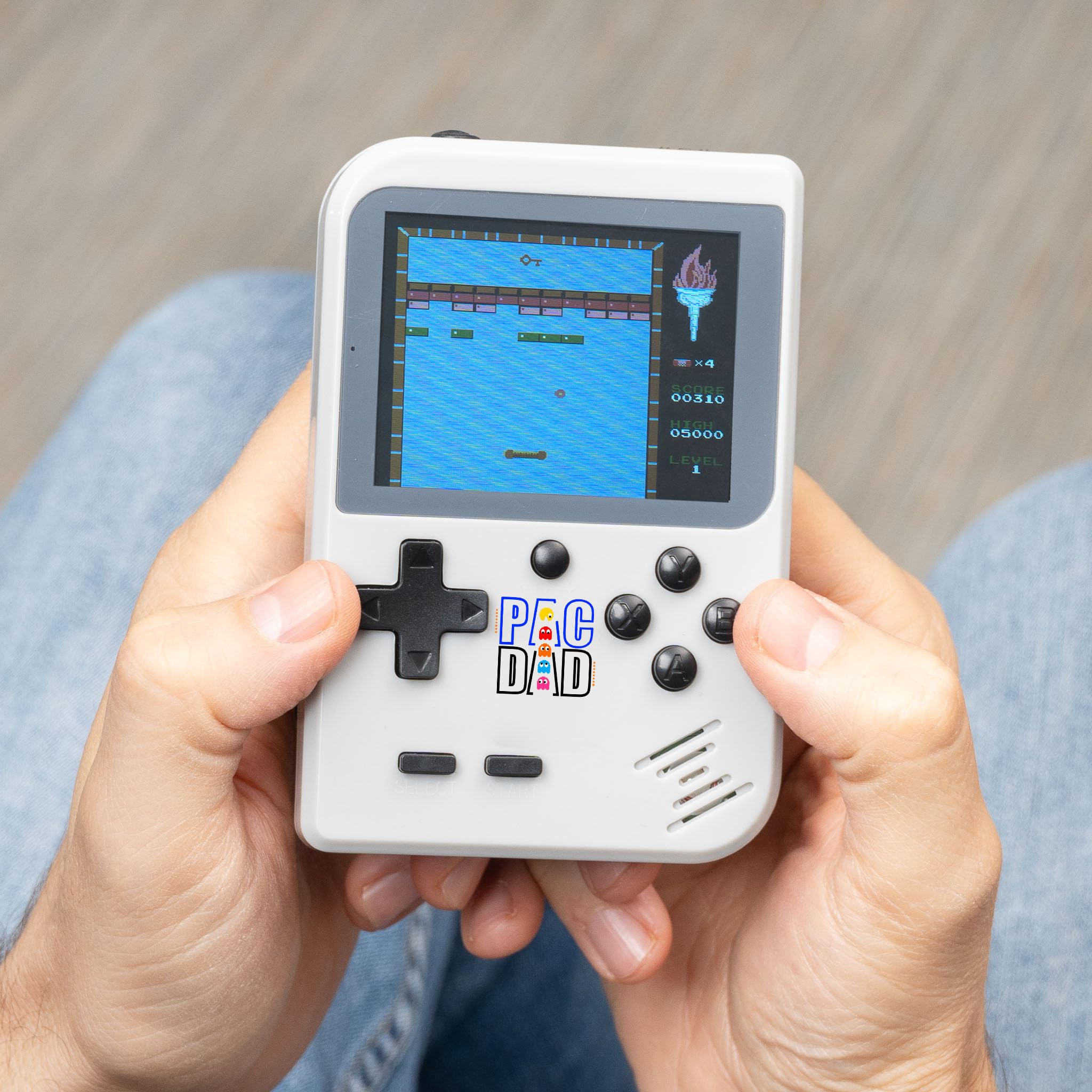 Wanapix | Console Rétro Portable Personnalisée | 256 Jeux Vidéo Classiques | Graphismes 8 Bits en Couleur | Fonctionne sur Batterie et se Recharge Via Câble USB-C