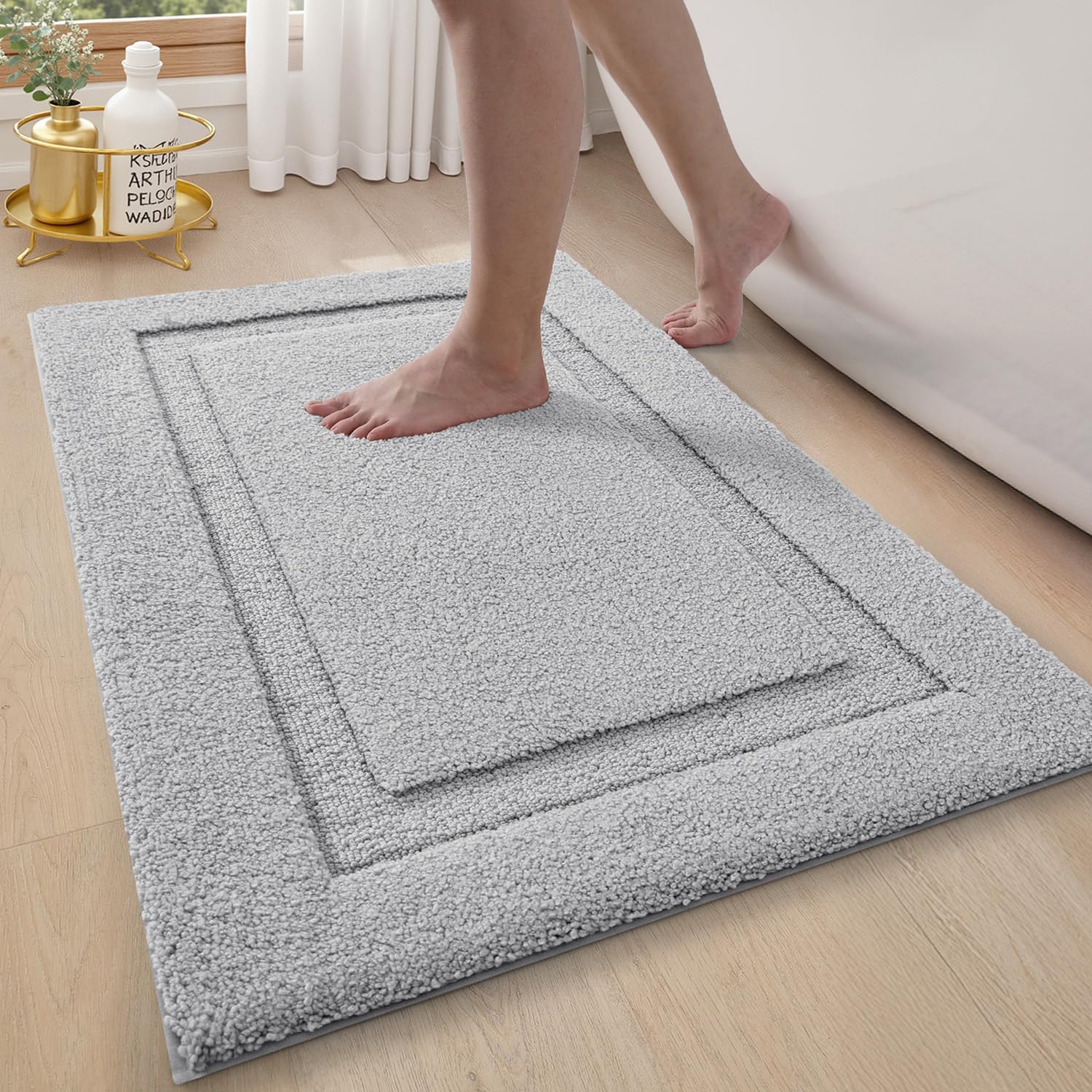 LUMI Microfibre Bath Mat, Ultra Soft Absorbent Non Slip Bathroom Mats, Machine Washable Extra Fluffy Bath Mats Rugs for Shower & Tub, Light Grey, 50 x 80 cm