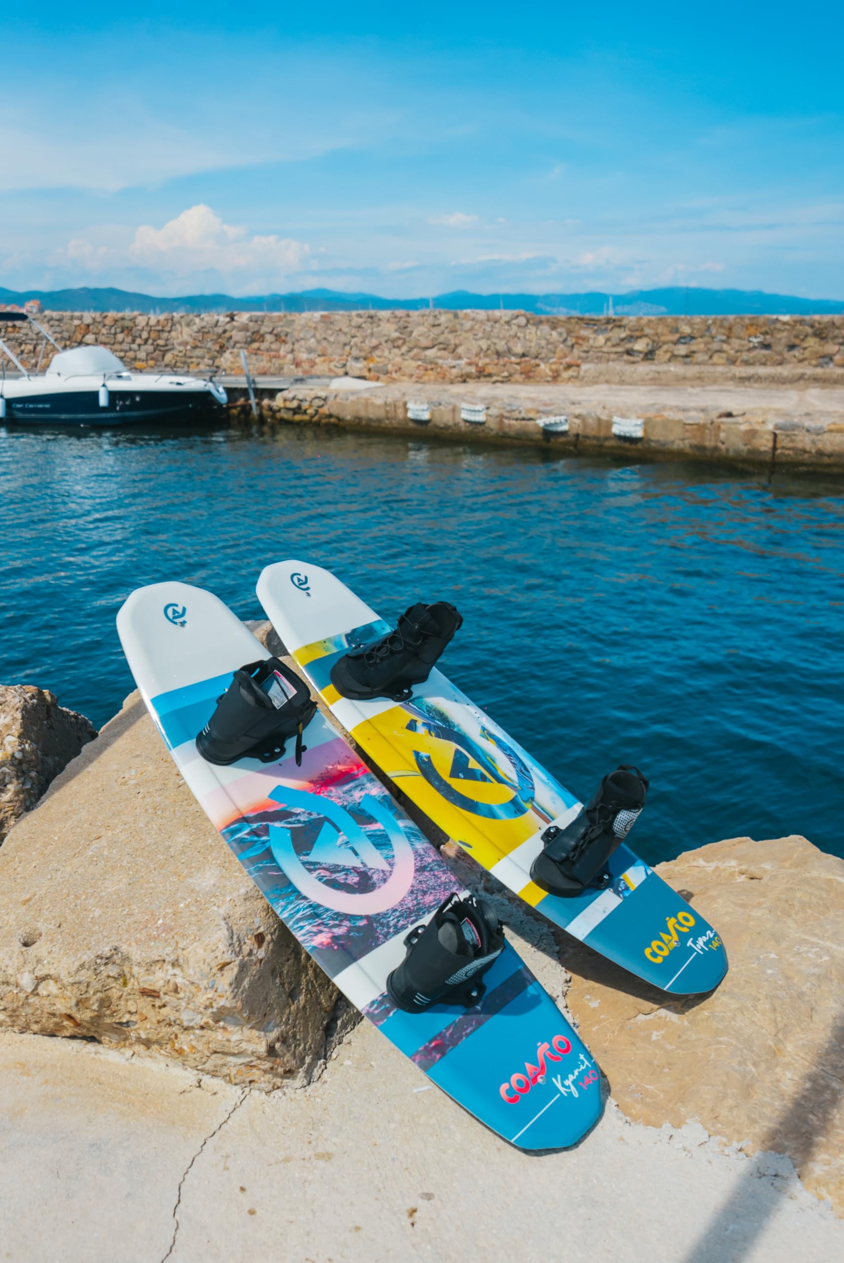 Coasto Wakeboard Kyanit 140 PB-CWKBKYANIT Planche Légère Confortable Pratique pour Tous Les Riders Tout Niveau Chausses Comprises Charge Max 90 kg 140 cm