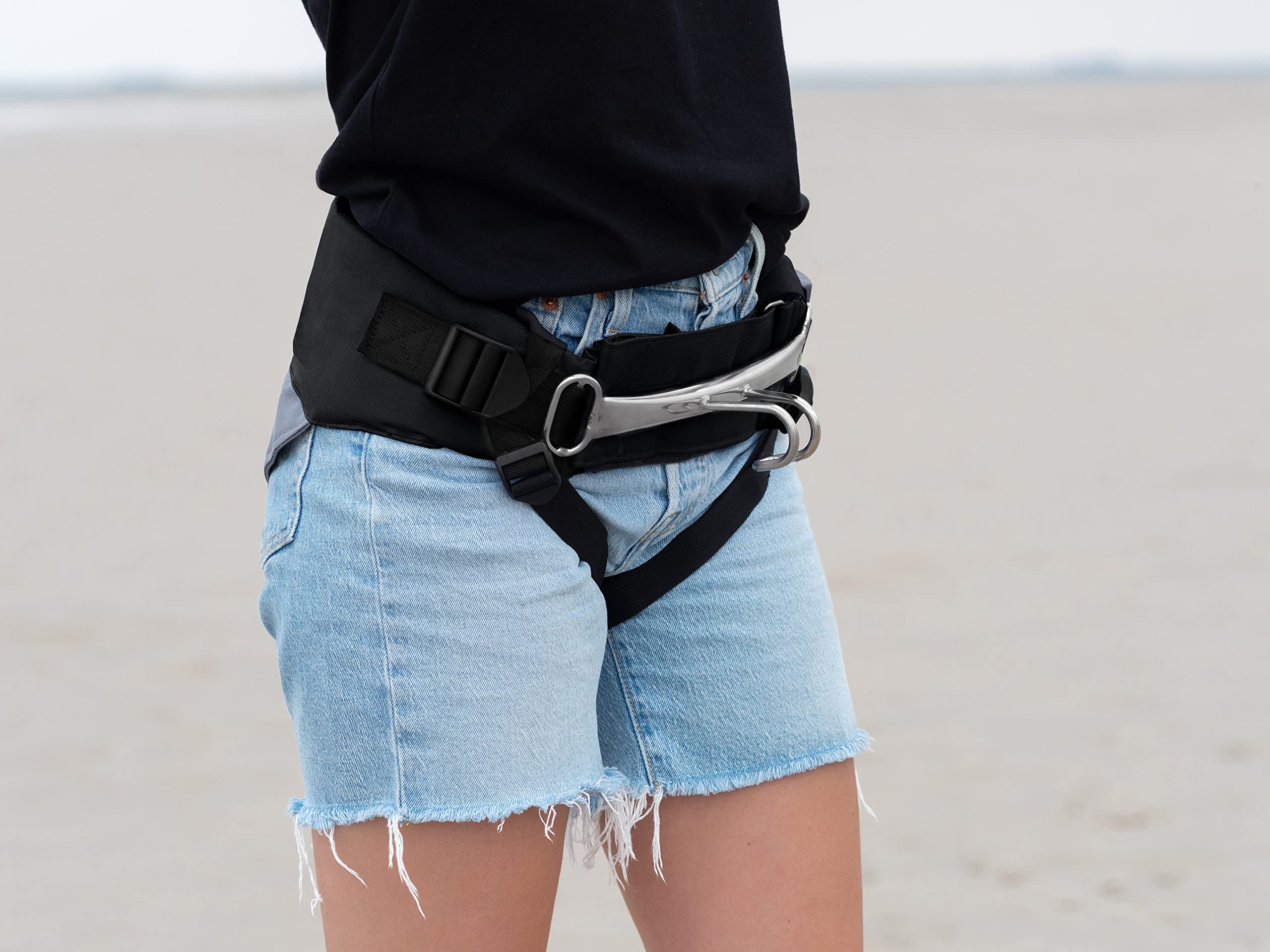 RVS gepolijst/ zwart Ika raamuitzetter met trapezium eindknop 310 mm