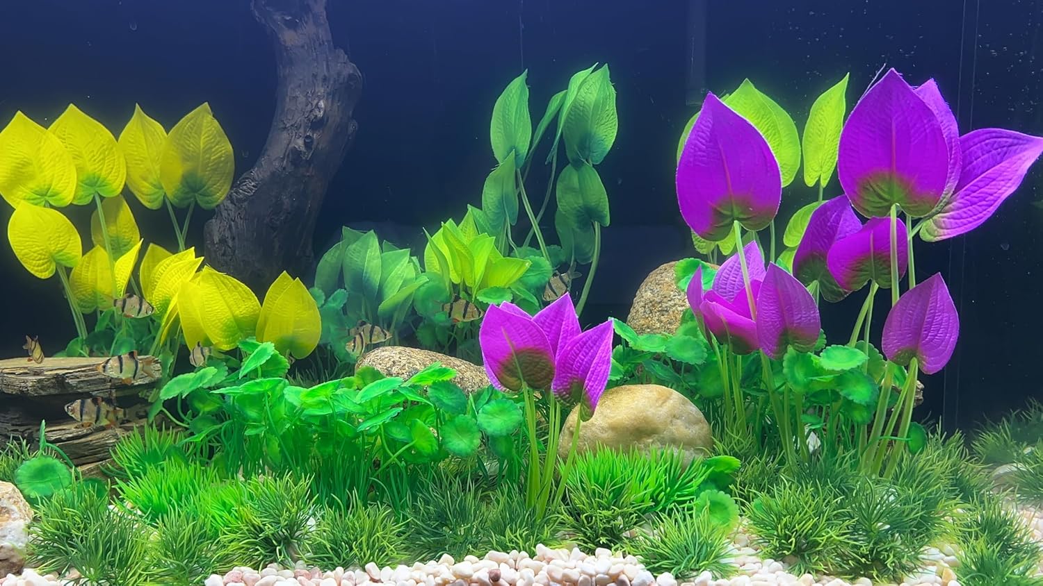 Artificial Aquarium Plants, 15-Piece Plastic Decorative Set, Lifelike Underwater Garden (Green)