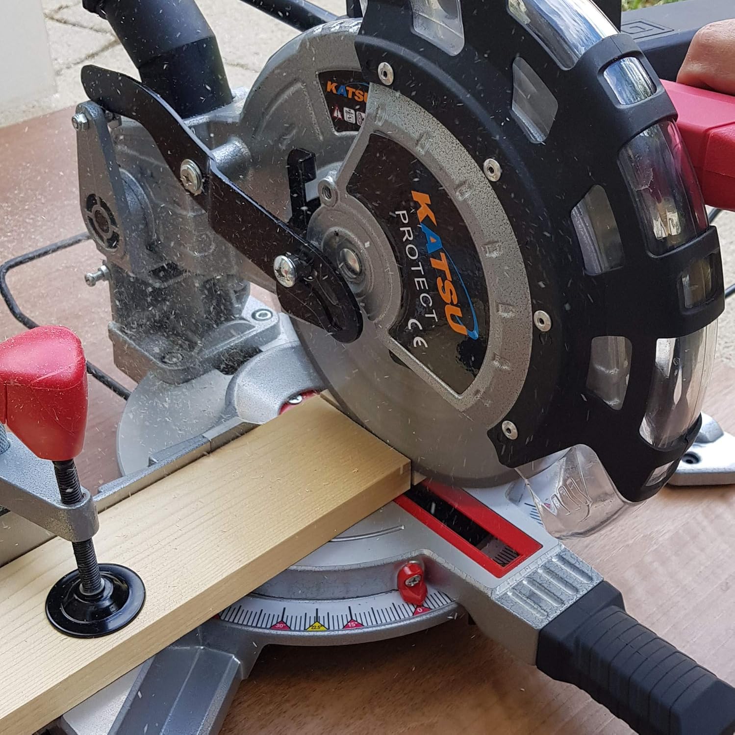 KATSU Tools 210mm Sliding Compound Miter Saw making a straight cut