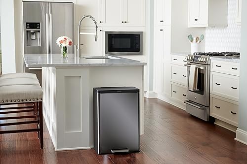 Miniatura 4 de Paquete de basura Rubbermaid 12G Step-On con papelera Rubbermaid 1.6G semicircular