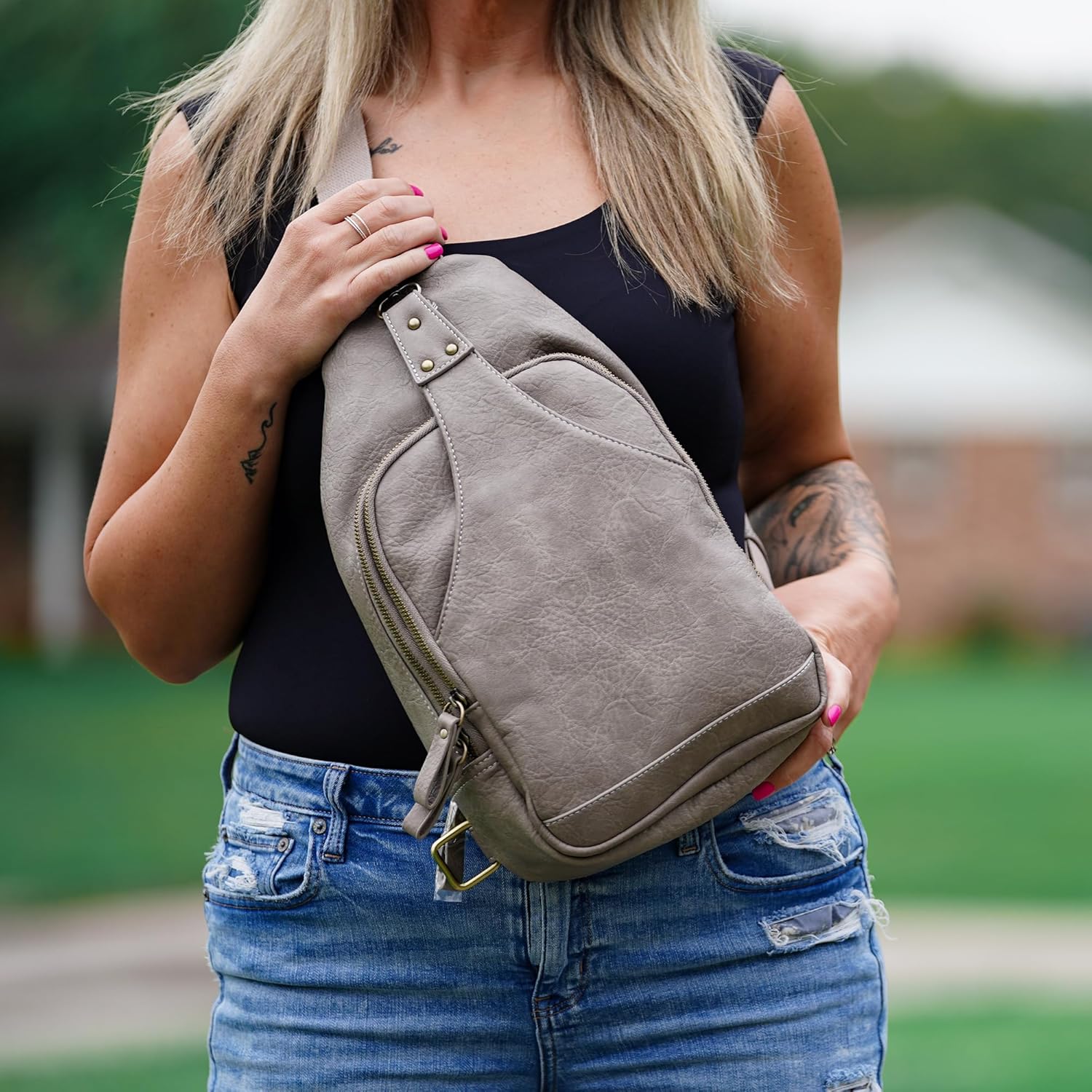 JESSIE & JAMES Brooke Unisex Concealed Carry Sling Bag Crossbody Backpack Purse - Image 2