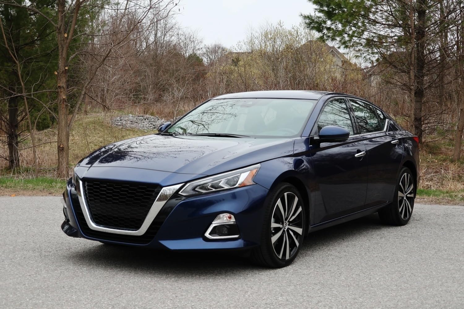 iJDMTOY Switchback LED Daytime Running Light Kit & Clear Lens Fog Light Combo Compatible With 2019-2022 Nissan Altima, Includes White/Amber LED DRL, Pair Halogen Fog Lights, Bezels & Wiring, Switch