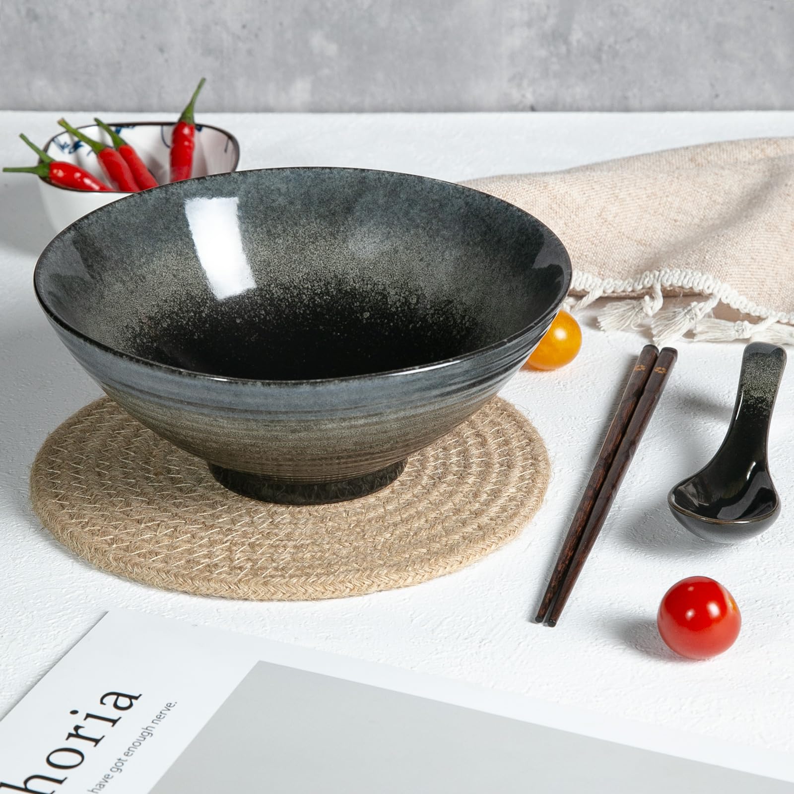 Lot de 2 bols à ramen en céramique avec baguettes et cuillères de style japonais rétro en porcelaine, 1200 ml, passent au micro-ondes et au lave-vaisselle, noir