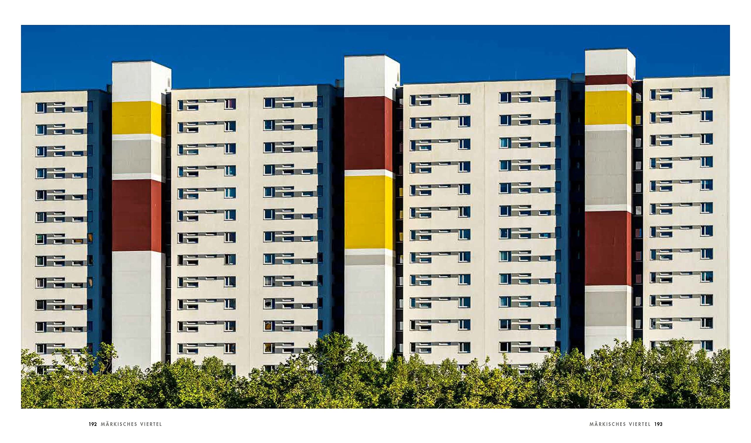 Plattenbau Berlin: Urbane Wohnarchitektur. Ein fotografischer Rundgang. - Urban Residential Architecture. A Photographic Journey [dt./engl.]