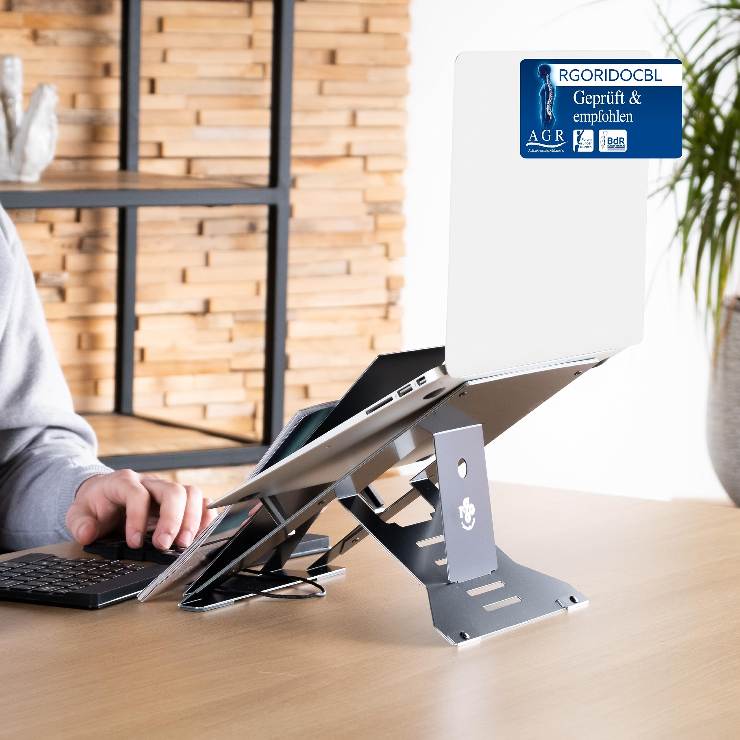 R-GO Riser Document, Laptop Ständer mit Dokumentenhalter, Verstellbarer Laptop Riser Für Büro Oder Zuhause, Ultra-Dünnes Aluminium, Kompatibel für Laptops (10-22 Zoll), Schwarz