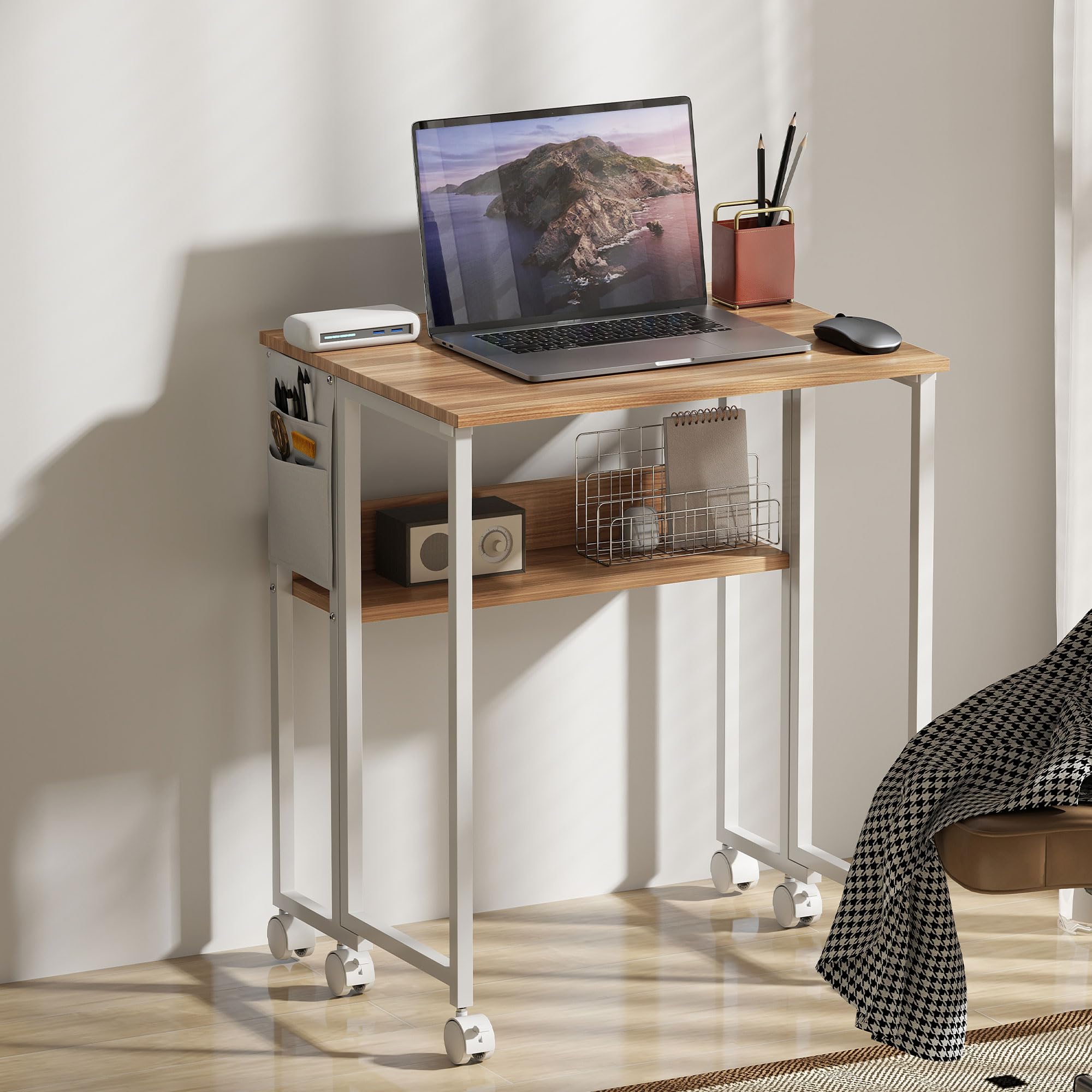 HOMCOM 63 cm Klappschreibtisch mit Rollen mit Regal für Home Office Natur | Schreibtisch, Klappbar, Kleiner, Platzsparend, Computertisch, Aufbewahrungstasche