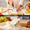 Winzbacher - Premium Zester Reibe I Parmesanreibe Zitronenreibe Muskatnuss Reibe Ingwerreibe I rasiermesserscharfe Edelstahl Klinge I Spülmaschinenfest I inkl. Schutz & Reinigungsbürste