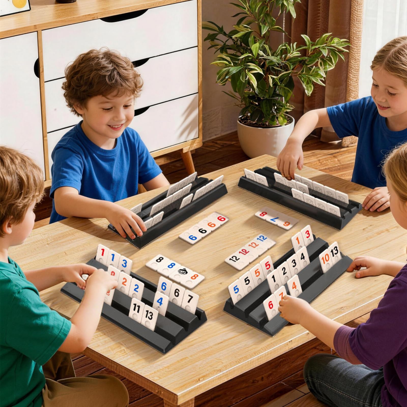 Juego De Mini Rummy Clásico con 104 Tarjetas y 4 Tarjeteros, Conveniente Juegos de Mesa Rummy para 2-4 Personas, es la Opción Ideal para Fiestas Familiares (Grandes)