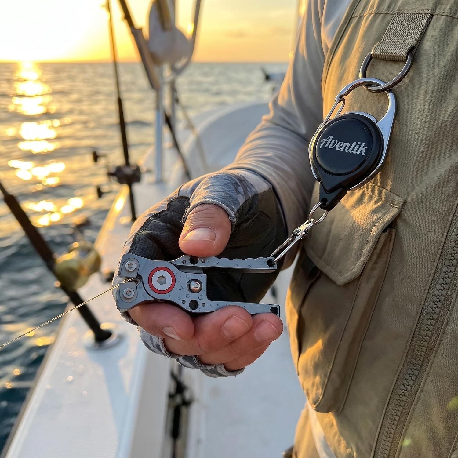 Fishing Line Cutter with Retractable Buckles, Tungsten Carbide Blade & Central Locking - Smooth, Corrosion-Resistant Cuts for Braid, Mono, Fluoro in Saltwater Fishing