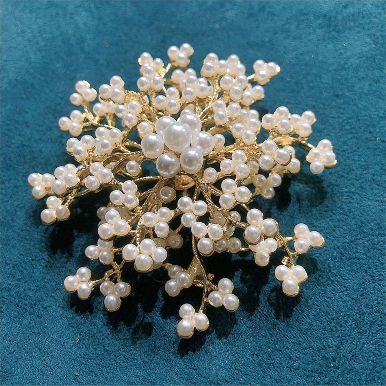 Broche refinado de perlas de copo de nieve, pin de perlas de imitación de moda para ropa de invierno y accesorios florales