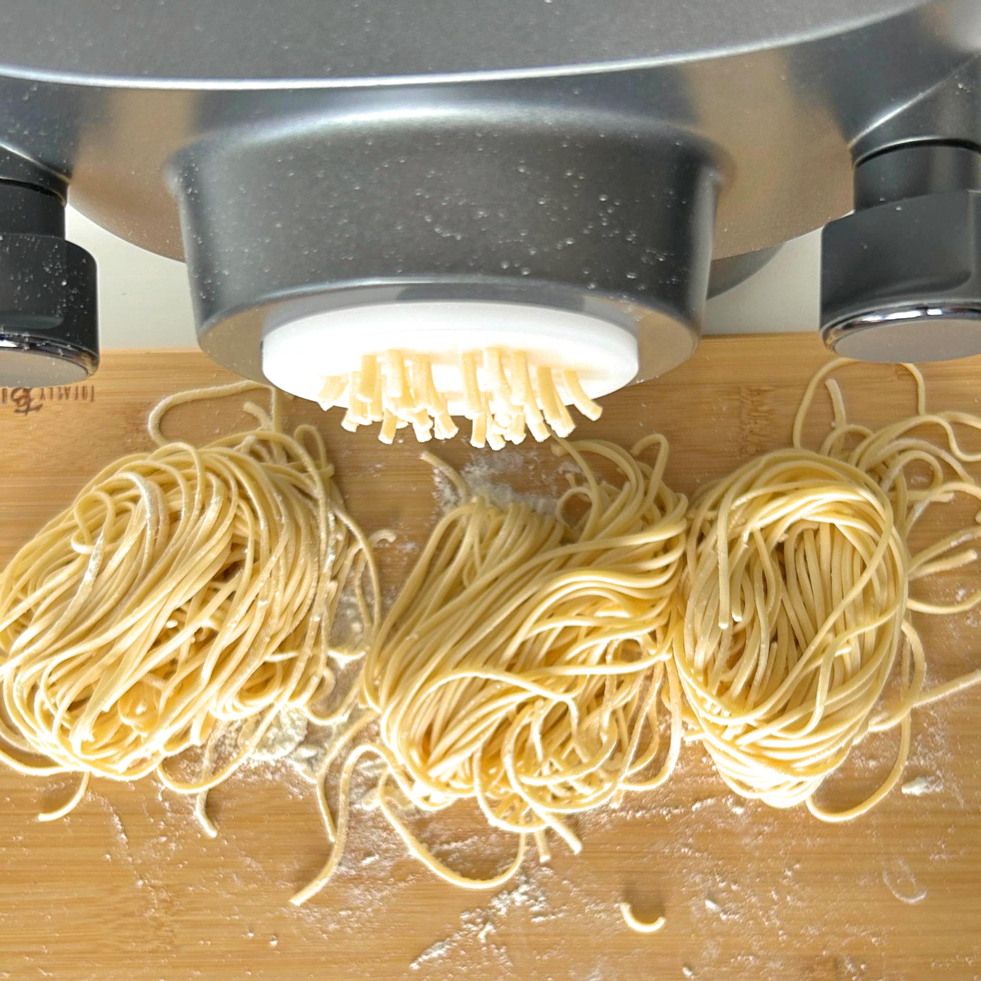 BNN - Avance/Serie 7000 - Linguine/Tagliatelle largeur 2.4mm épaisseur 1.2mm AF024012 - Pasta Disc compatible avec Philips Pasta Maker Avance/Serie 7000