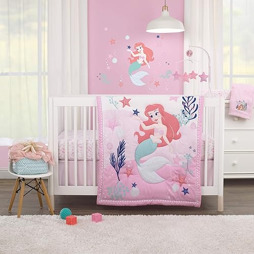 NoJo Disney - Juego de ropa de cama de 4 piezas para cuna de bebé, color rosa, aguamarina y coral de Ariel - edredón, sábana bajera para cuna, funda