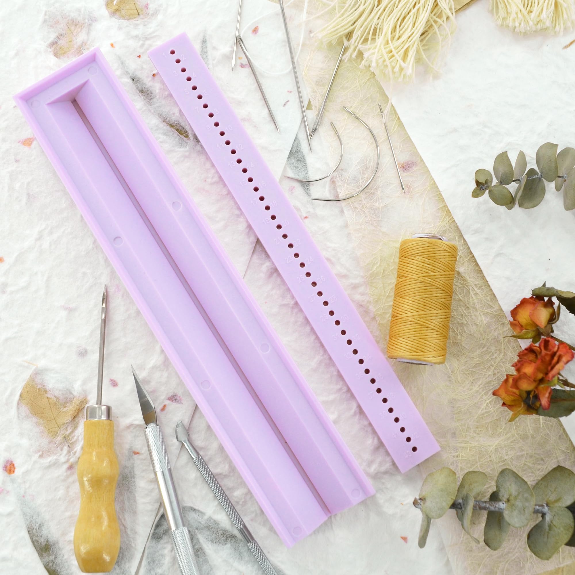 UPTTHOW 19 strumenti per punzonatura per rilegatura, con punteruolo e culla, ago, filo cerato, righello, cartella ossea, graffetta, kit per scrapbooking in plastica, per lavori fai da te, quaderni