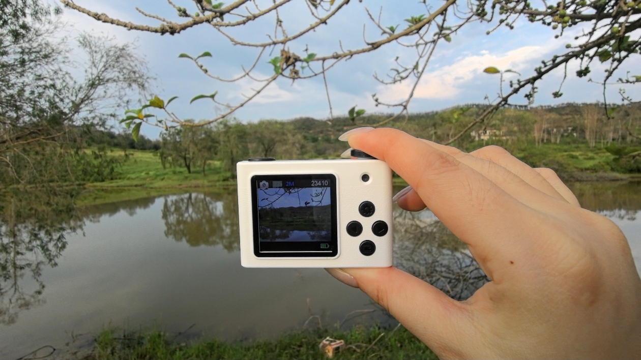Amazon.co.jp: ミニカメラ 前後撮影自撮り可 Y2K ポケットサイズミニ