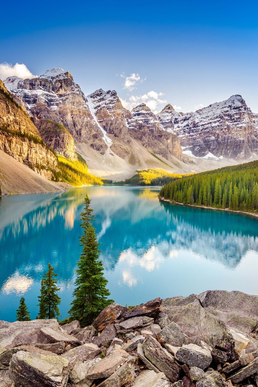 Moraine Lake in Canadian Rockies Journal: 150 page lined notebook/diary