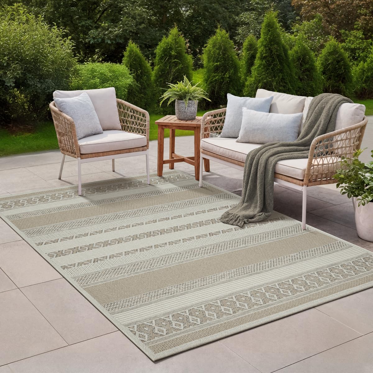 the carpet Calgary - Outdoor Teppich Wetterfest für Balkon & Terrasse, Robuster Flachgewebe Teppich für Garten, Pflegeleicht In- & Outdoor, Boho Vintage Design, Beige, 80 x 150 cm