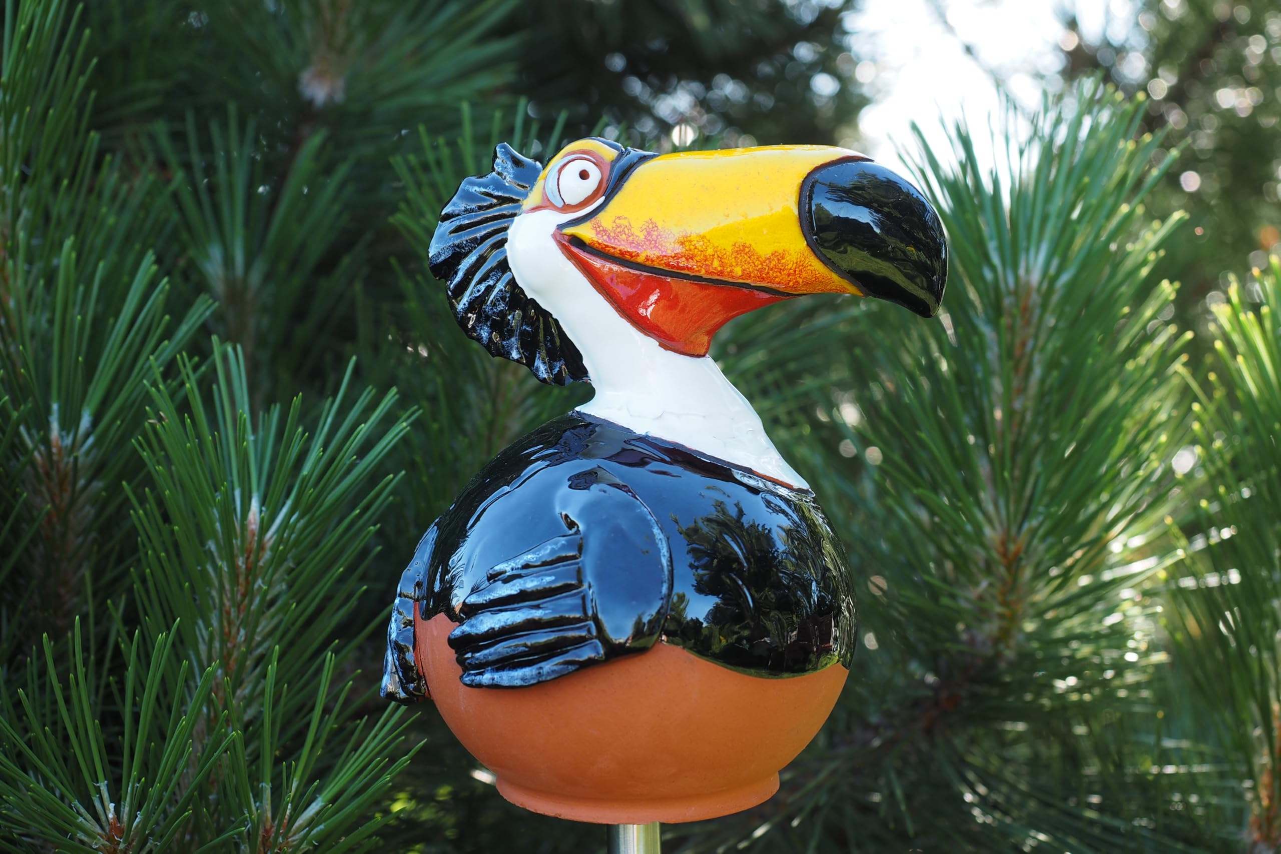 Ceramiczna dekoracja ogrodowa – wtyczka tukanowa – statuetka outdoorowa – idealny, wyjątkowy prezent dla ogrodników, kobiet, mężczyzn, na podwórko, ręcznie wykonana, odporna na mróz