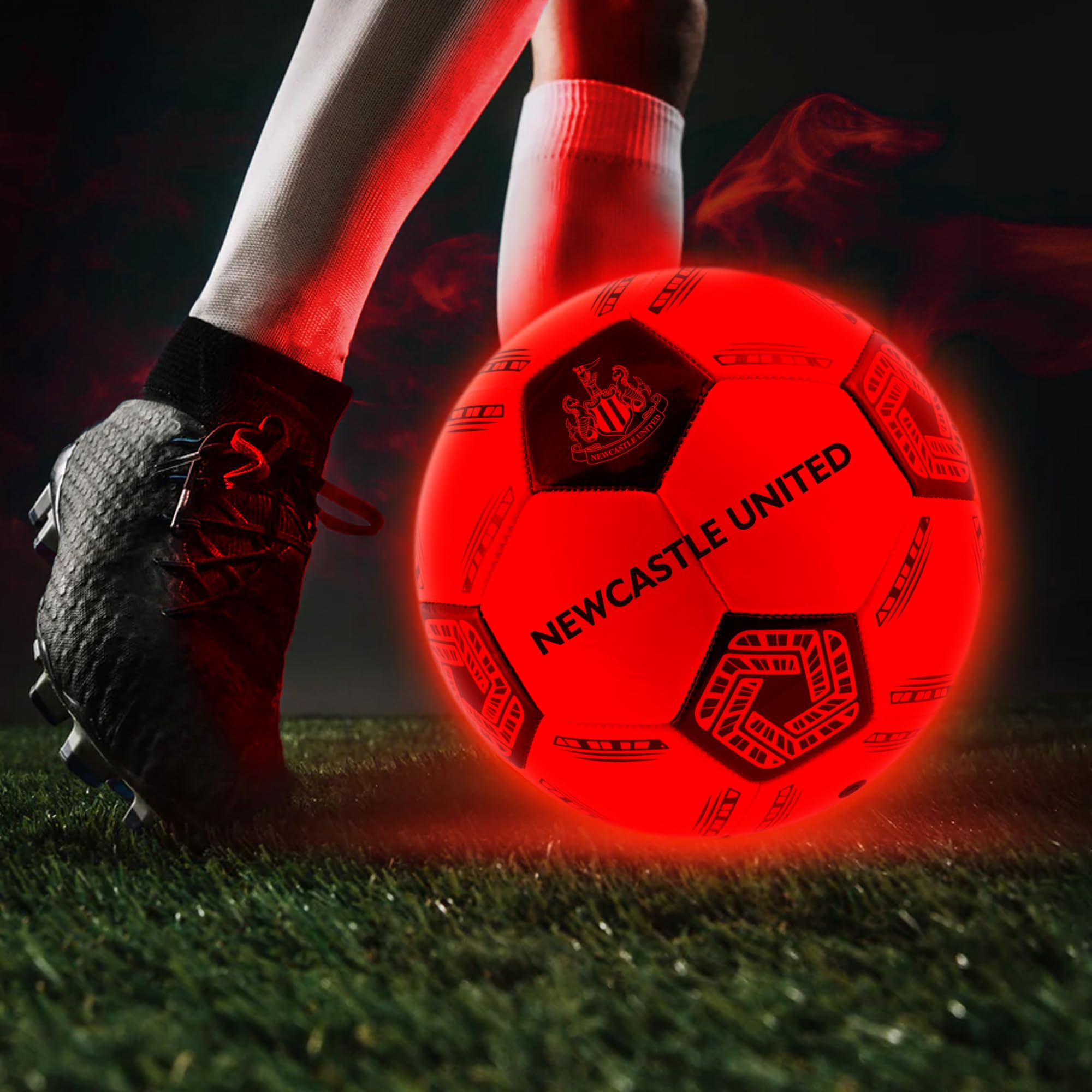 Hy-Pro Arsenal Newcastle United - Balón de fútbol con Luces LED Que Brillan en la Oscuridad, con Apagado automático, Apto para Todas Las Edades