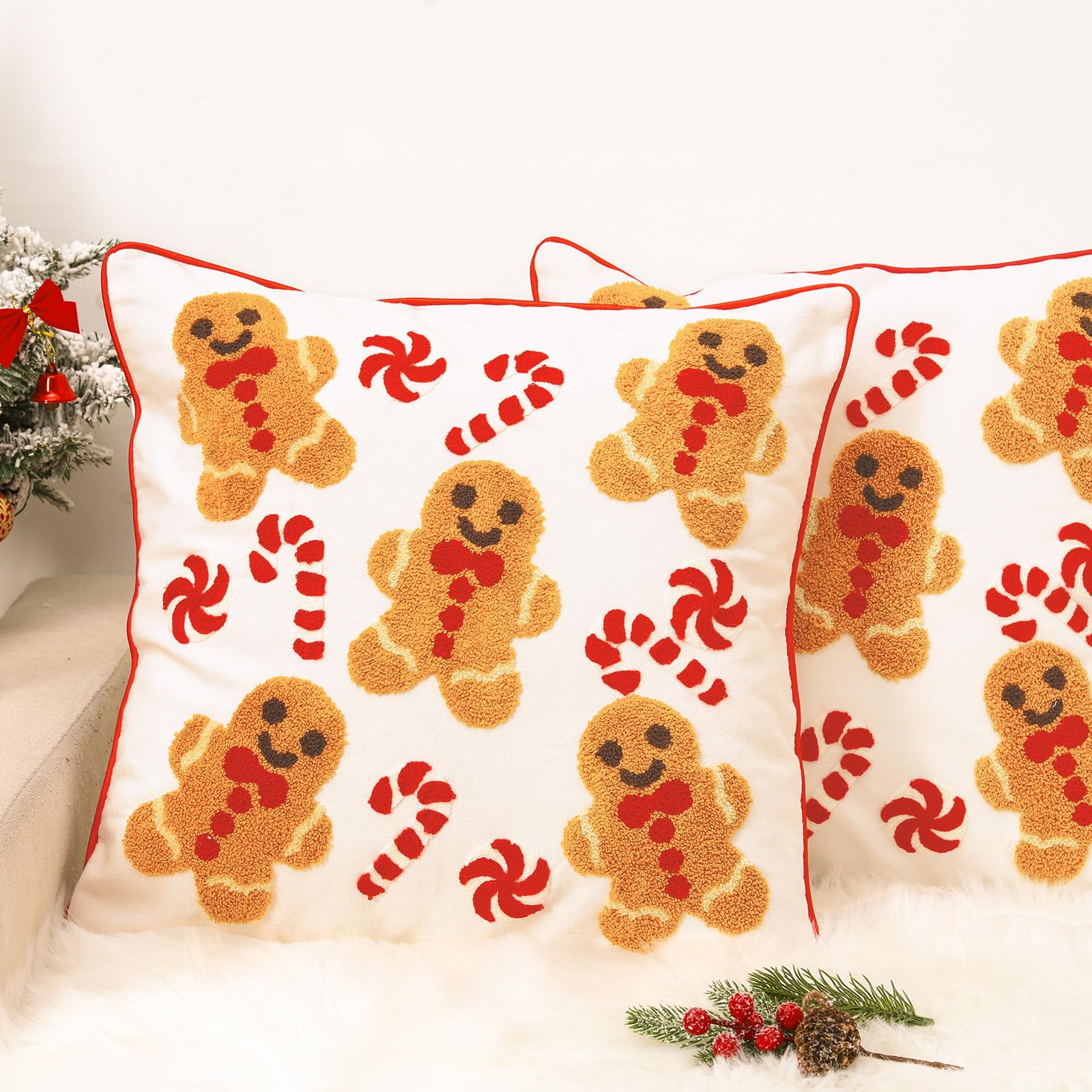 Whaline Lot de 2 housses de coussin touffetées de Noël - Motif bonhomme en pain d'épices - Rouge et blanc - 45,7 x 45,7 cm