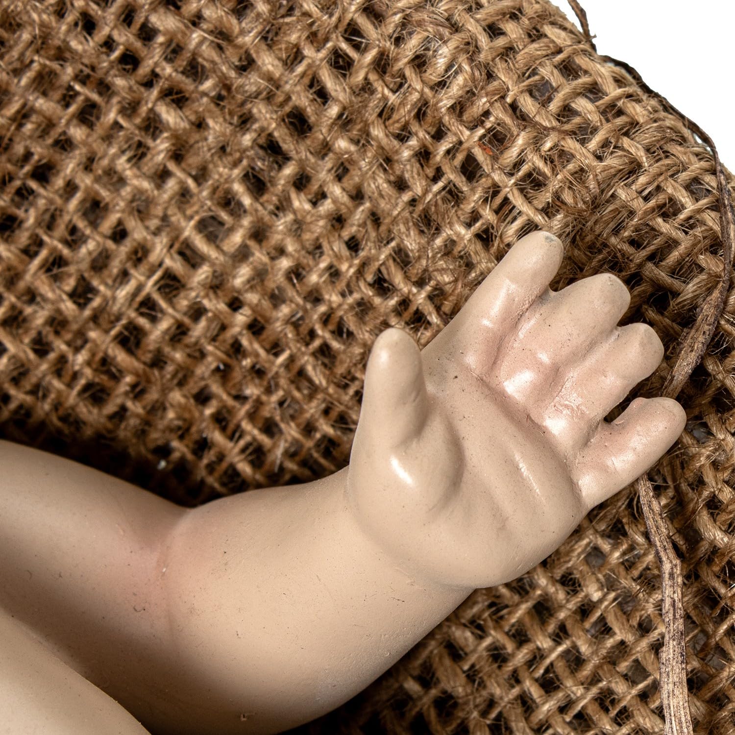 DRW Figurine d'un Enfant Jésus dans Une crèche en résine Beige et Marron 20 x 31 x 25 cm