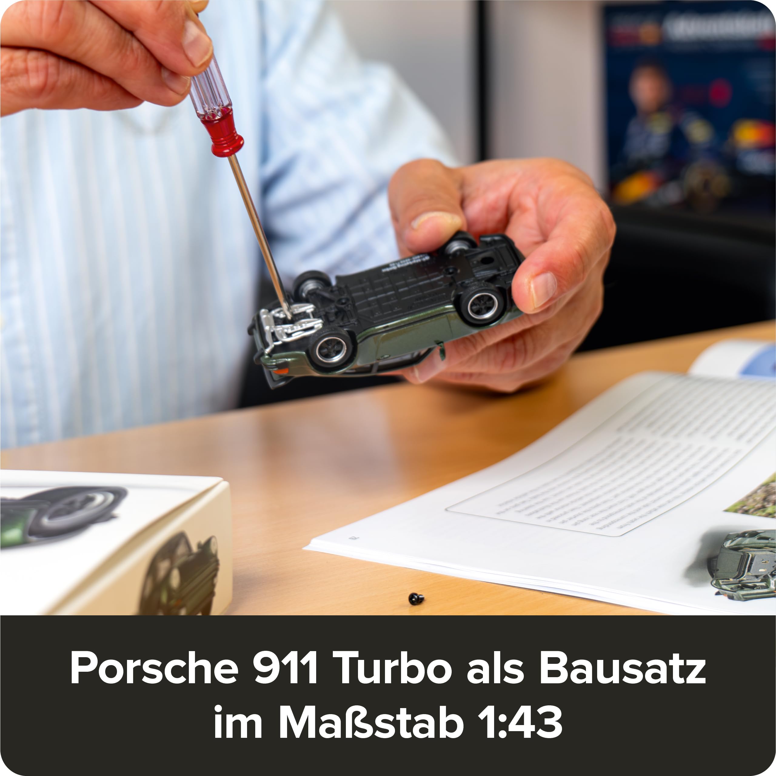 FRANZIS 67233 - Calendario dell'Avvento Porsche 911 Turbo, modello in scala 1:43, con modulo audio e libro di accompagnamento a 52 pagine