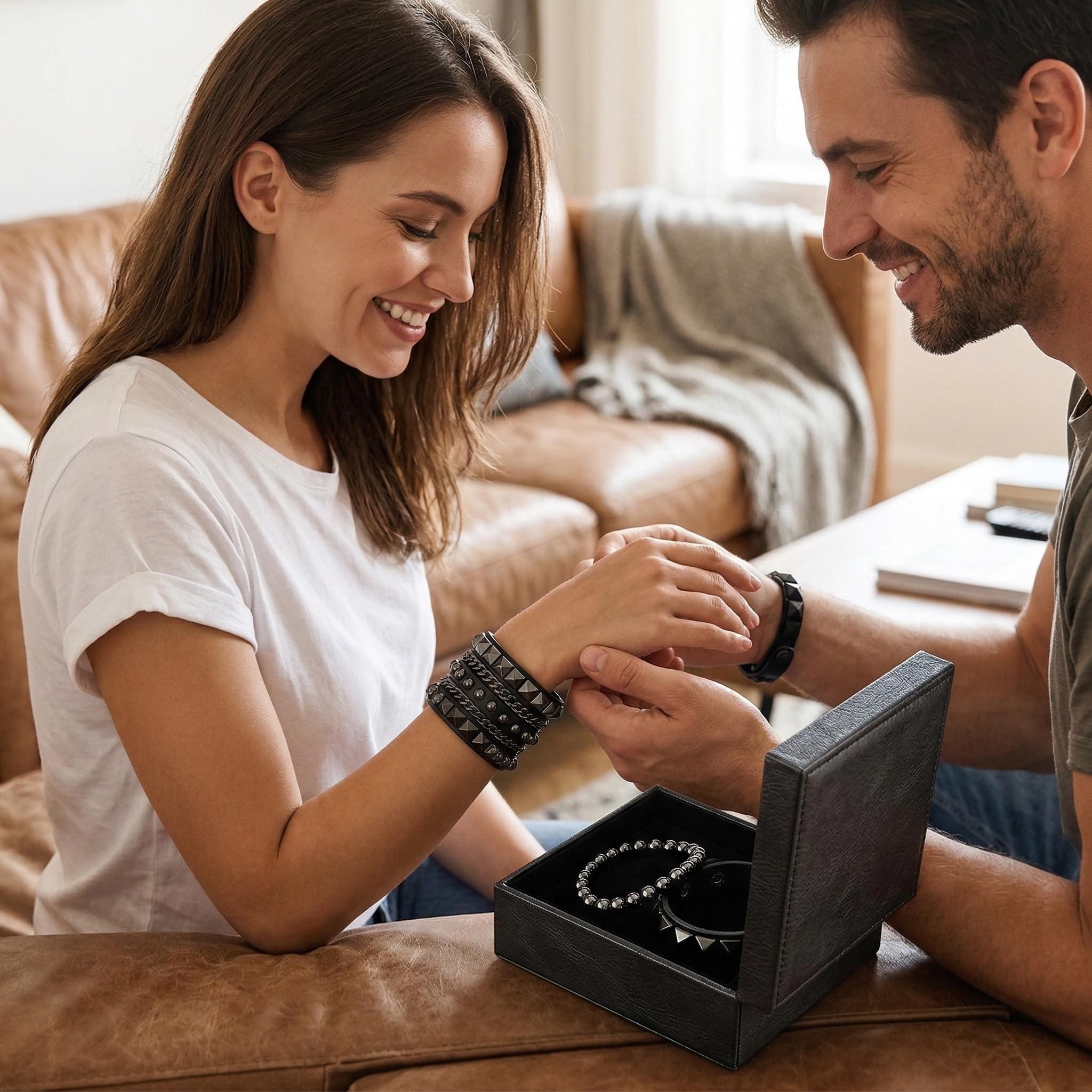 Set de Pulseras Punk Rock de Cuero para Hombres y Mujeres – 4 Pulseras Negras con Clavos Metálicos, Diseño Único para Fiestas y Regalos