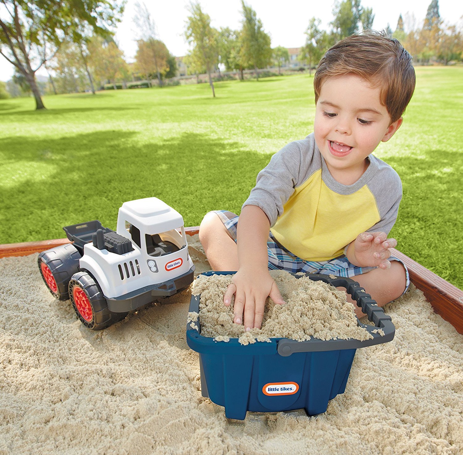 MGA Entertainment 642937E4C - Dirt Diggers Kipplaster, Sandspielzeug