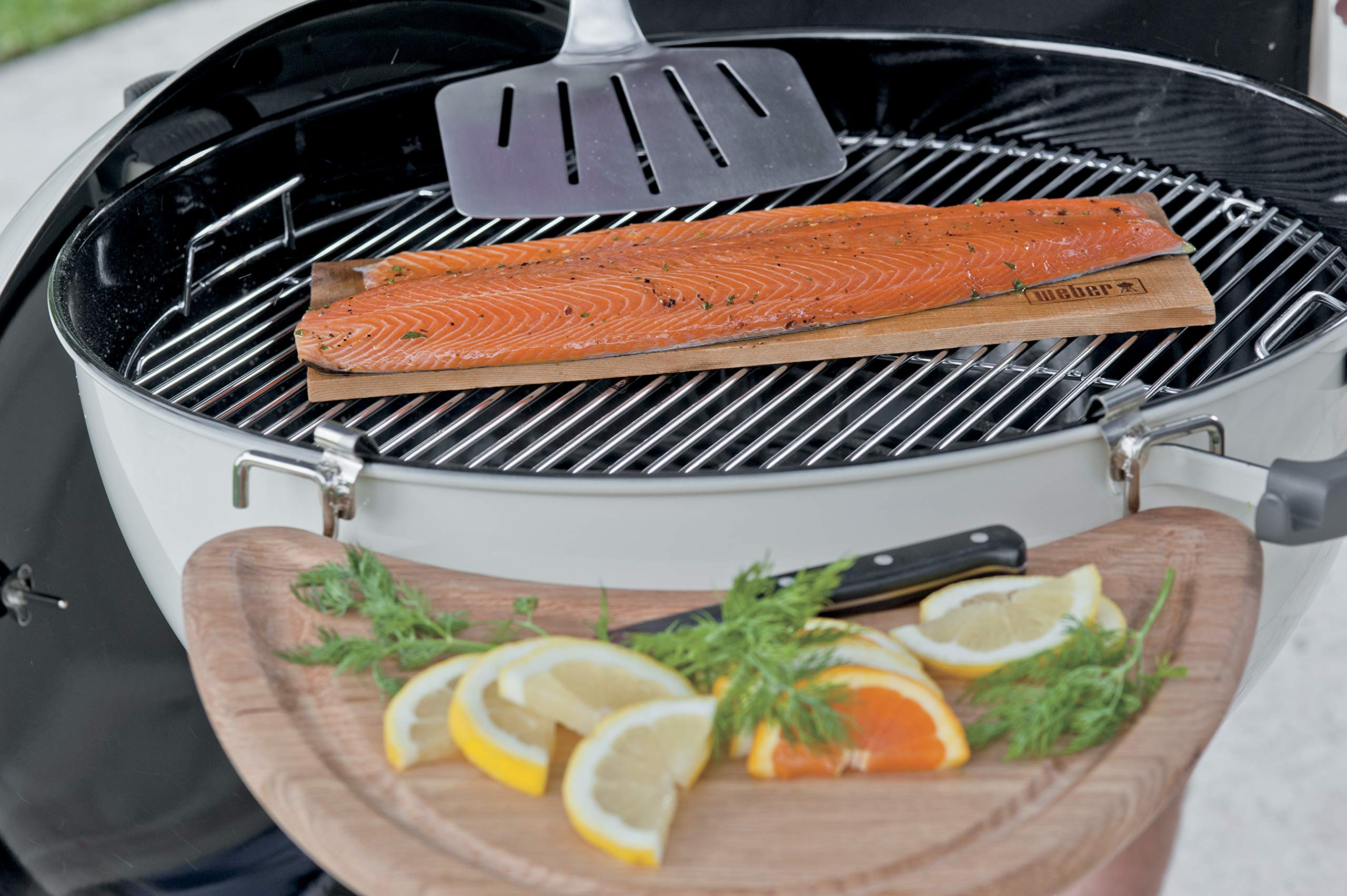 Weber Giraplati/Girafili Premium (46cm), Ideale per Grandi SUP. cotturate o Pesce, in Acciaio Inox, con Manico Antiscivolo, Manico Angolato, Lavabile in Lavastoviglie - Nero/Argento (6673)