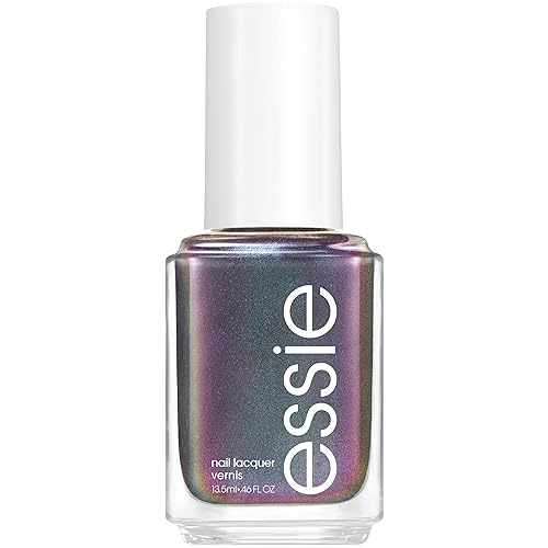 Color de uñas Essie.