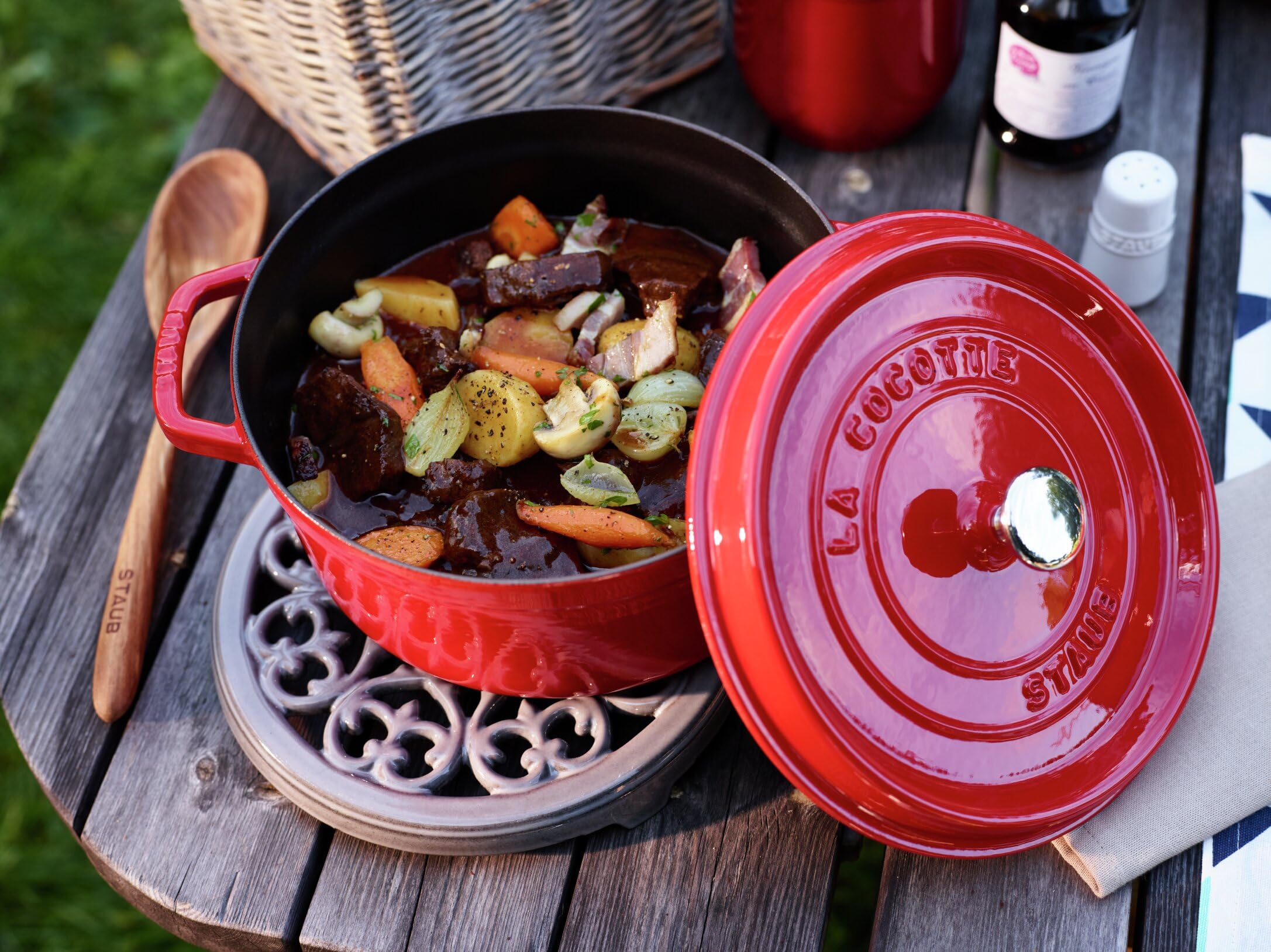Amazon.co.jp: staub ストウブ 「 ピコ ココット ラウンド チェリー