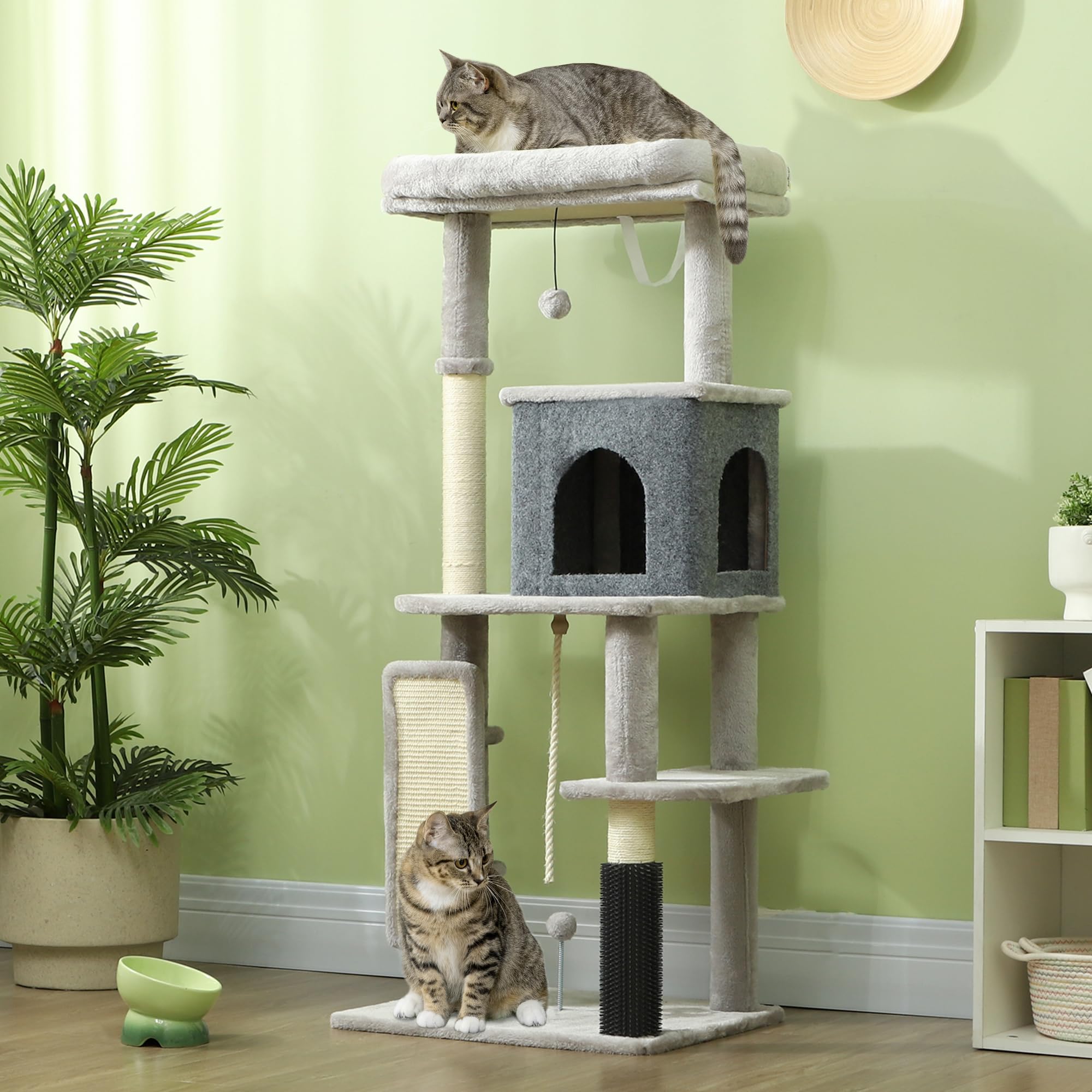 PawHut Albero Tiragraffi Multilivello Alto 132 cm, Palestra per Gatti con Casetta, Lettino per Gatti, Pali Tiragraffi, Piattaforma, Spazzola e Pallina, Dispositivo Antiribaltamento, Grigio Chiaro