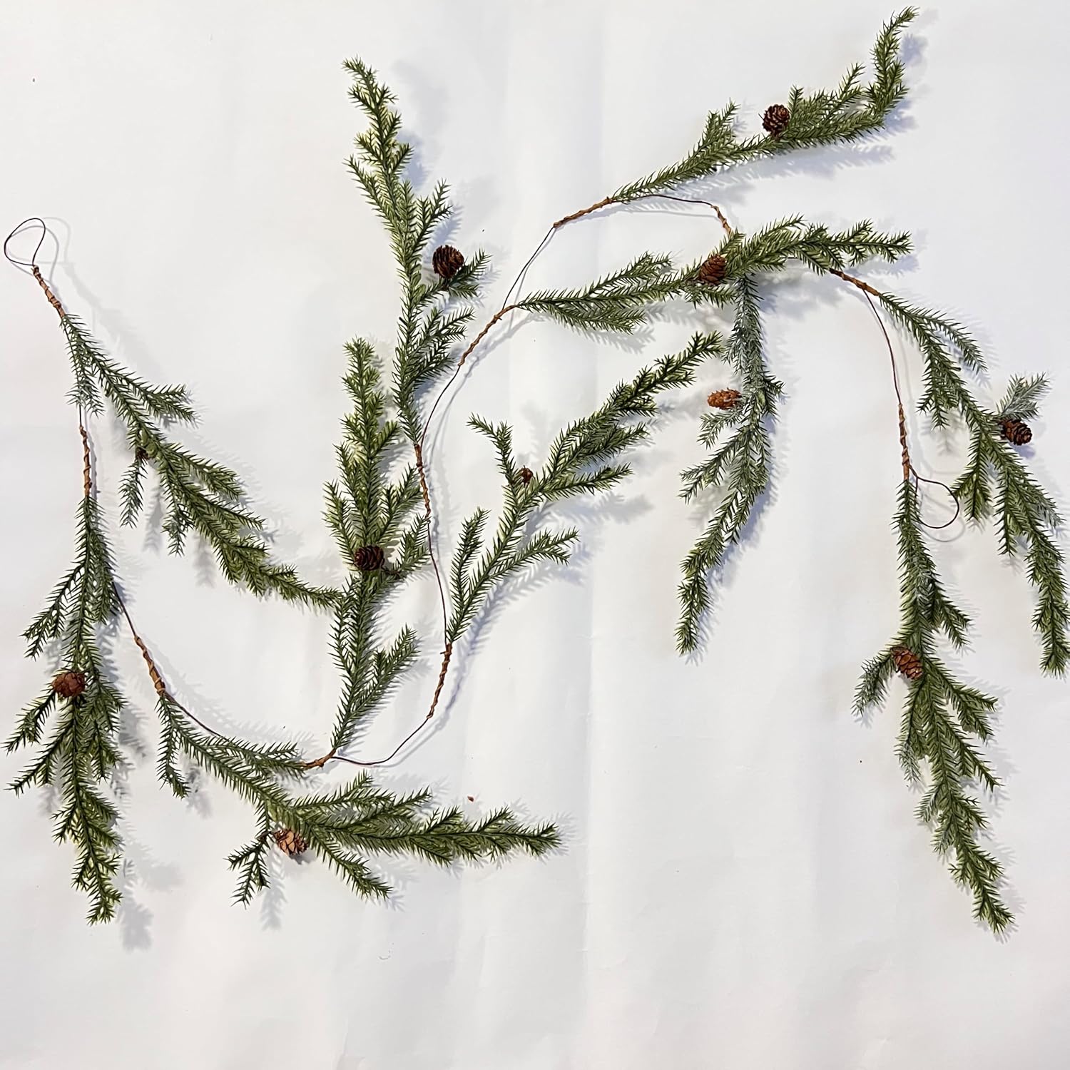 NeoL'artes 6ft Smokey Rustic Cedar Pine Christamas Garland with Pine Cones for Home New Year, Mantle, Fireplace, Indoor Outdoor Decoration Simple Christmas Garland