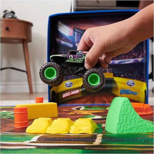 Miniatura 5 de Monster Jam - Tapete de juego y almacenamiento Ultimate Arena con 2 Monster Trucks exclusivos, escala 1:64, 20 accesorios, juguetes para niños y