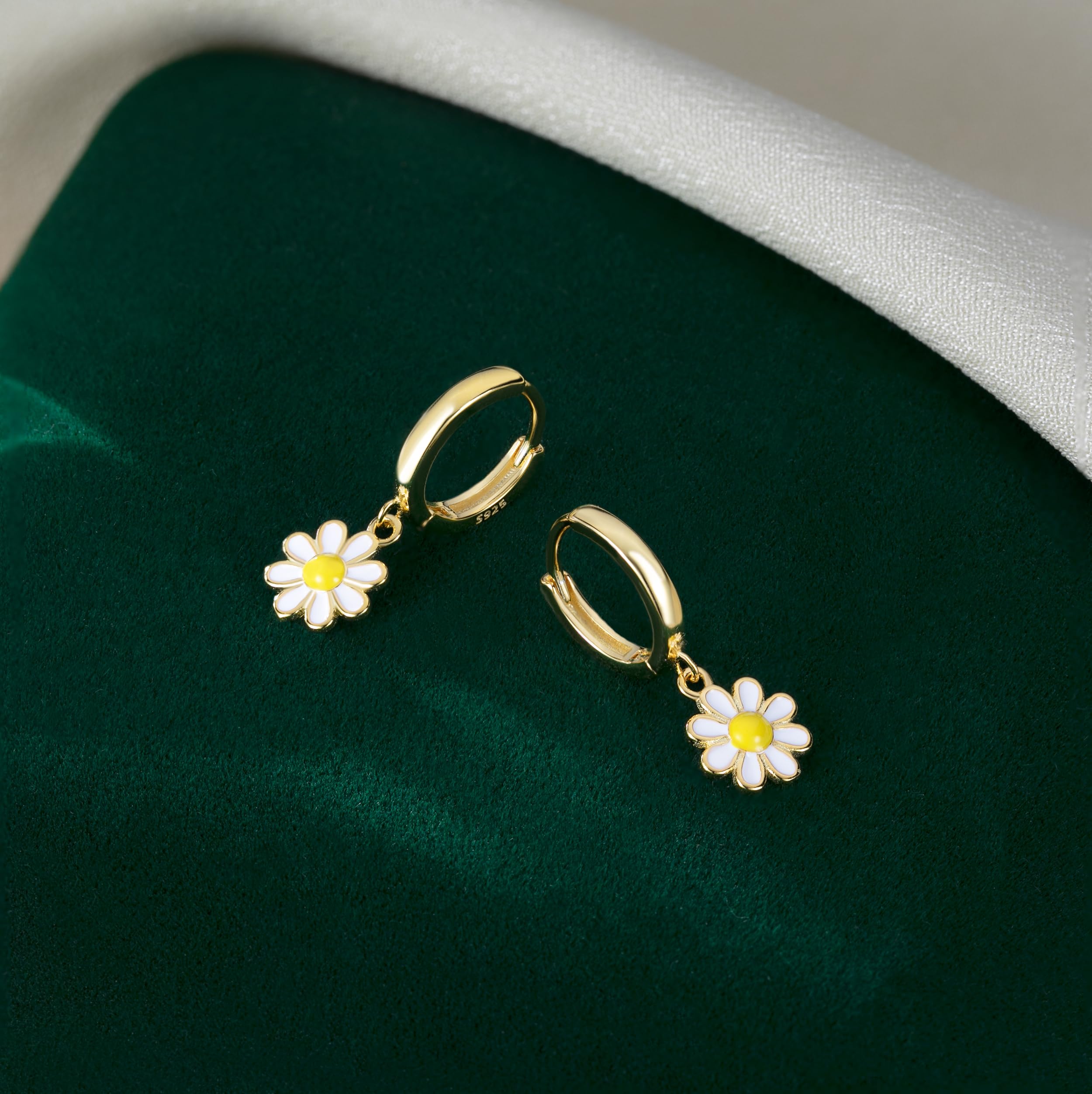 SLUYNZ Orecchini a cerchio in argento sterling 925, con margherita, con fiore, per donne, adolescenti, piccole margherite