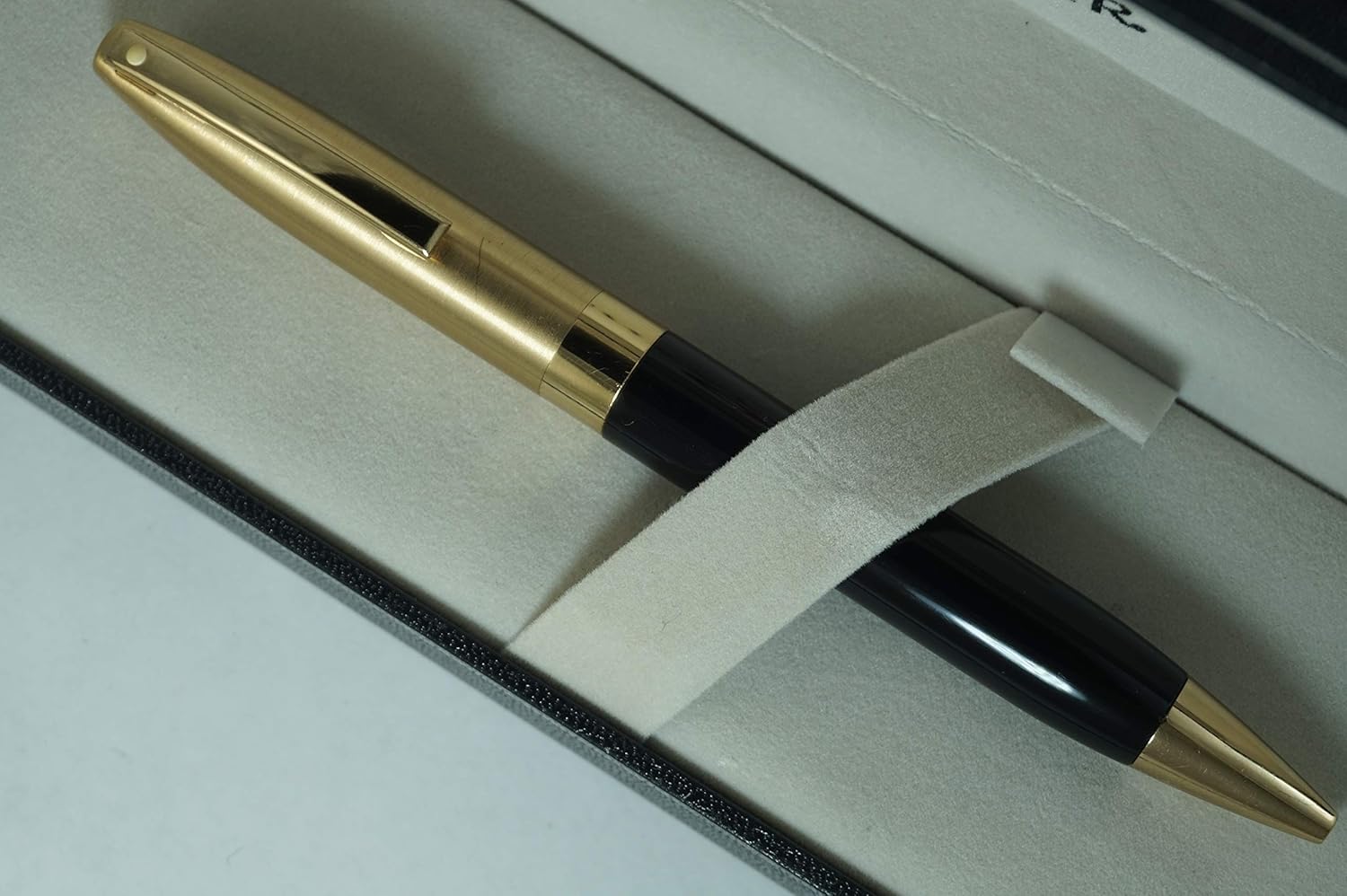 Sheaffer Made in the USA Legacy Heritage with 22KT Gold Cap and appointments BallPoint Pen