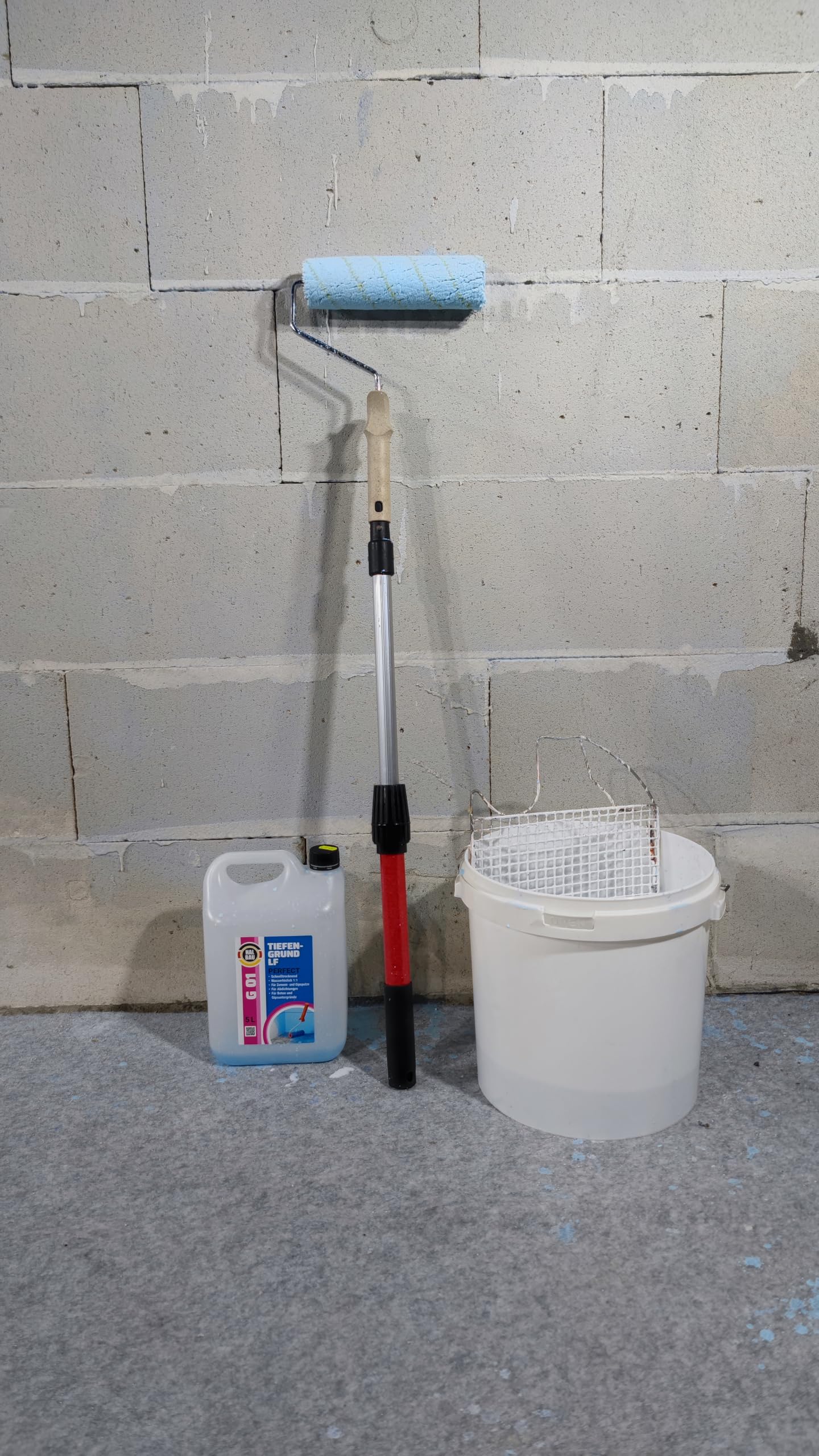Tiefengrund LF Perfect 20 L, Voranstrich unter Abdichtungen, Grundierung für Putz, Beton + Farbroller 25cm Mikrofaser Set G01