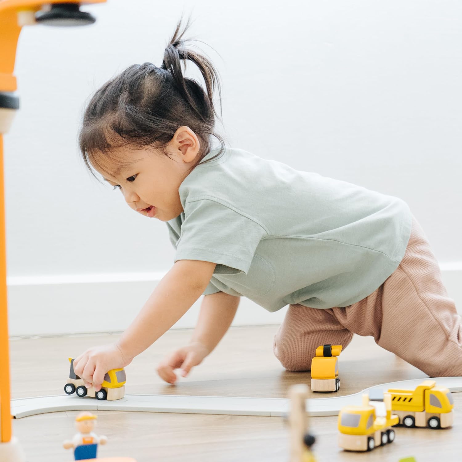 PlanToys® Highway Maintenance Wooden Montessori Vehicle and Imaginative Play Set | Creativity, Language and Social Skill Building Activity | Eco Friendly Construction Truck Set