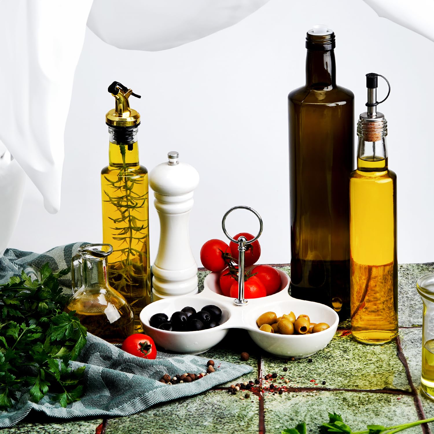 Botella de cristal de 750 ml, color verde oliva, botella de aceite, vinagre y botella multiusos, botella de cristal vacía para cocina, gastronomía (40 boquillas antigoteo)