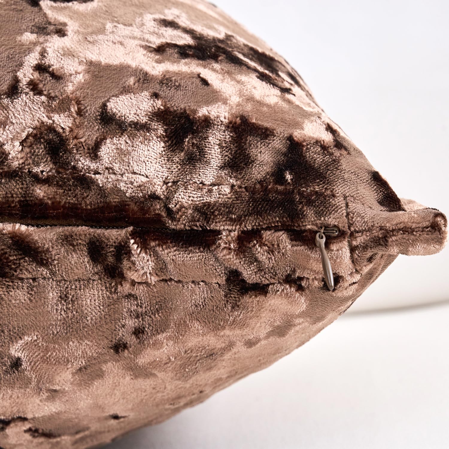 Yonous Premium Series, Crushed Velvet Cushion Covers, Luxury Thick Throw Pillow for Home Decor Dark Brown, 18 x 18 Inch / 45 x 45 cm - Image 3