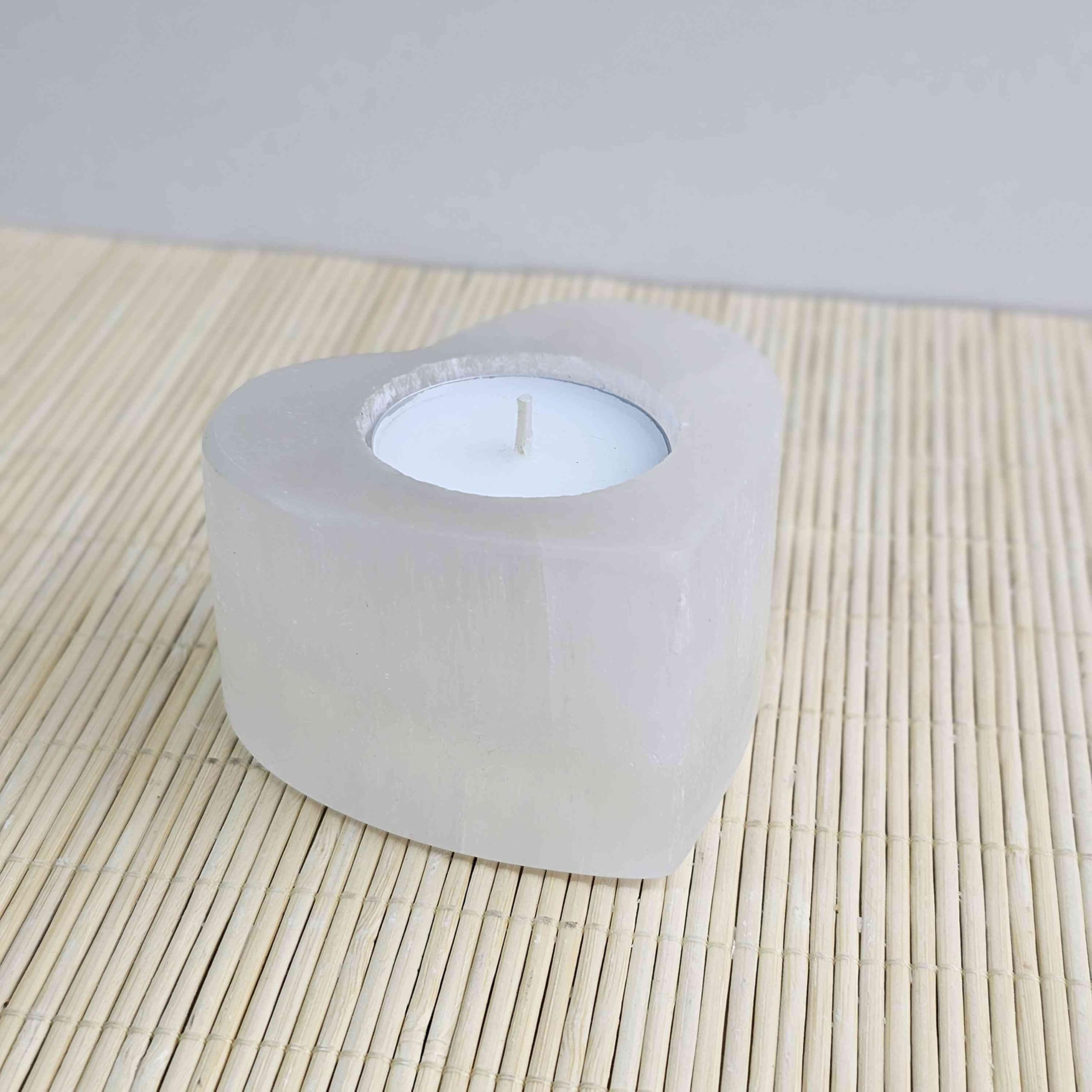 NKlaus Selenite 16329 - Portacandele a forma di cuore, 8,5 x 8,5 x 4,5 cm, a forma di cuore, per lumini e meditazione, decorazione naturale per spazi spirituali