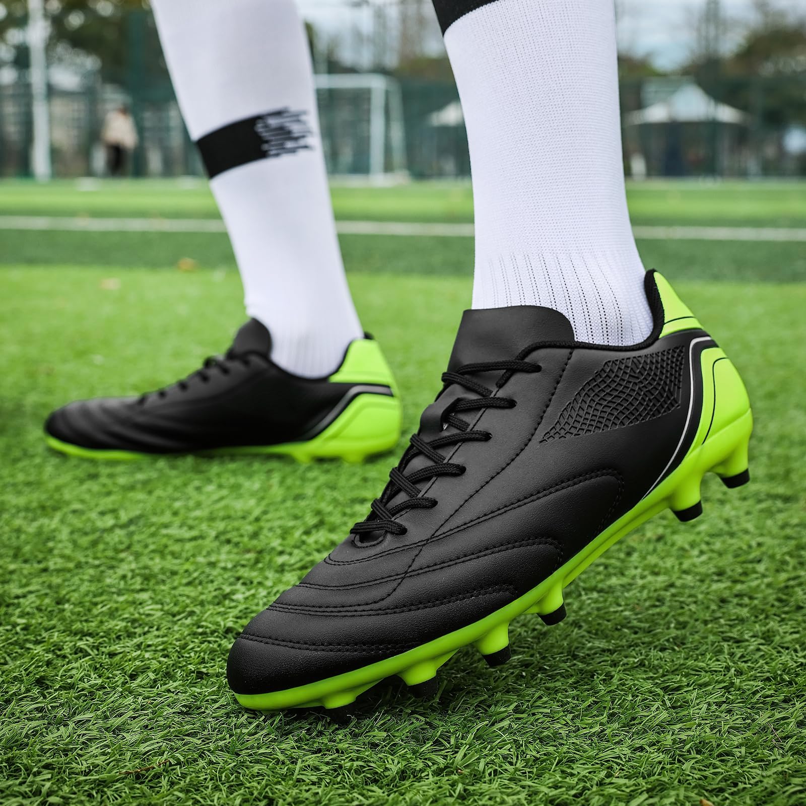 HaloTeam Chaussures de Football Homme Spike Crampons Profession Athlétisme Entrainement Chaussures de Sport 39 EU-45 EU