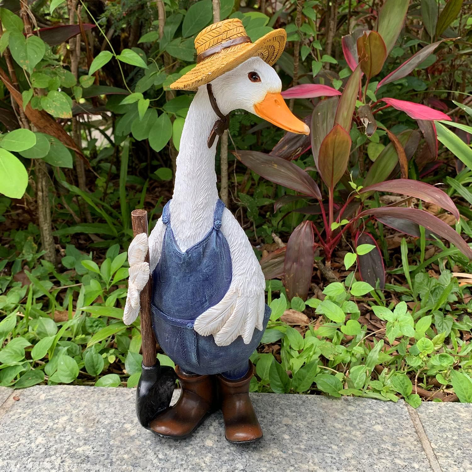 iRonrain Garden Statues Gardener Couple Duck, Indoor Outdoor Decorations Cute Ducks Art Décor Goose Figurine Ornament for Yard Home Garden Patio and Office (Male)